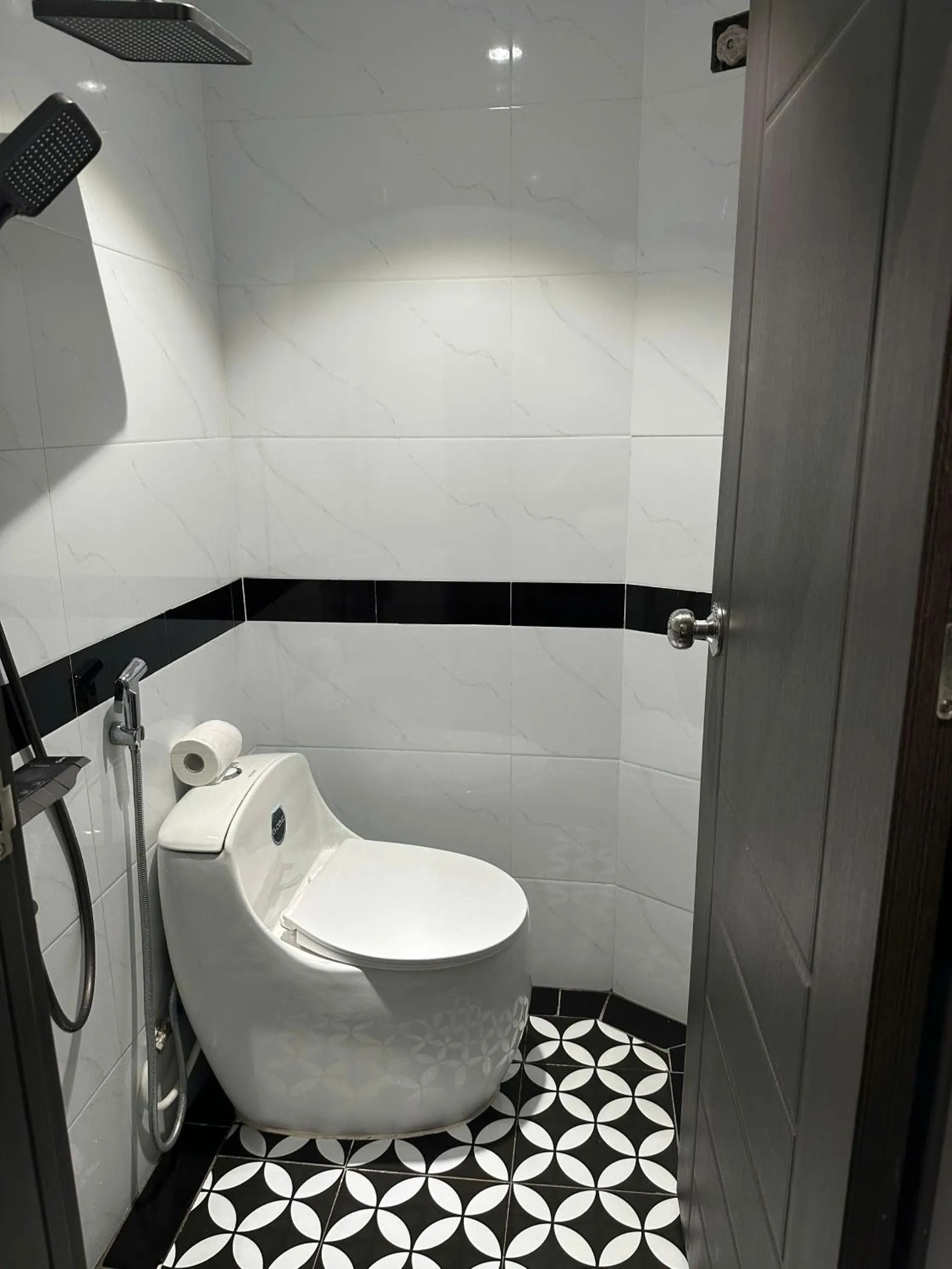 Toilet in Hanoi Golden Hotel