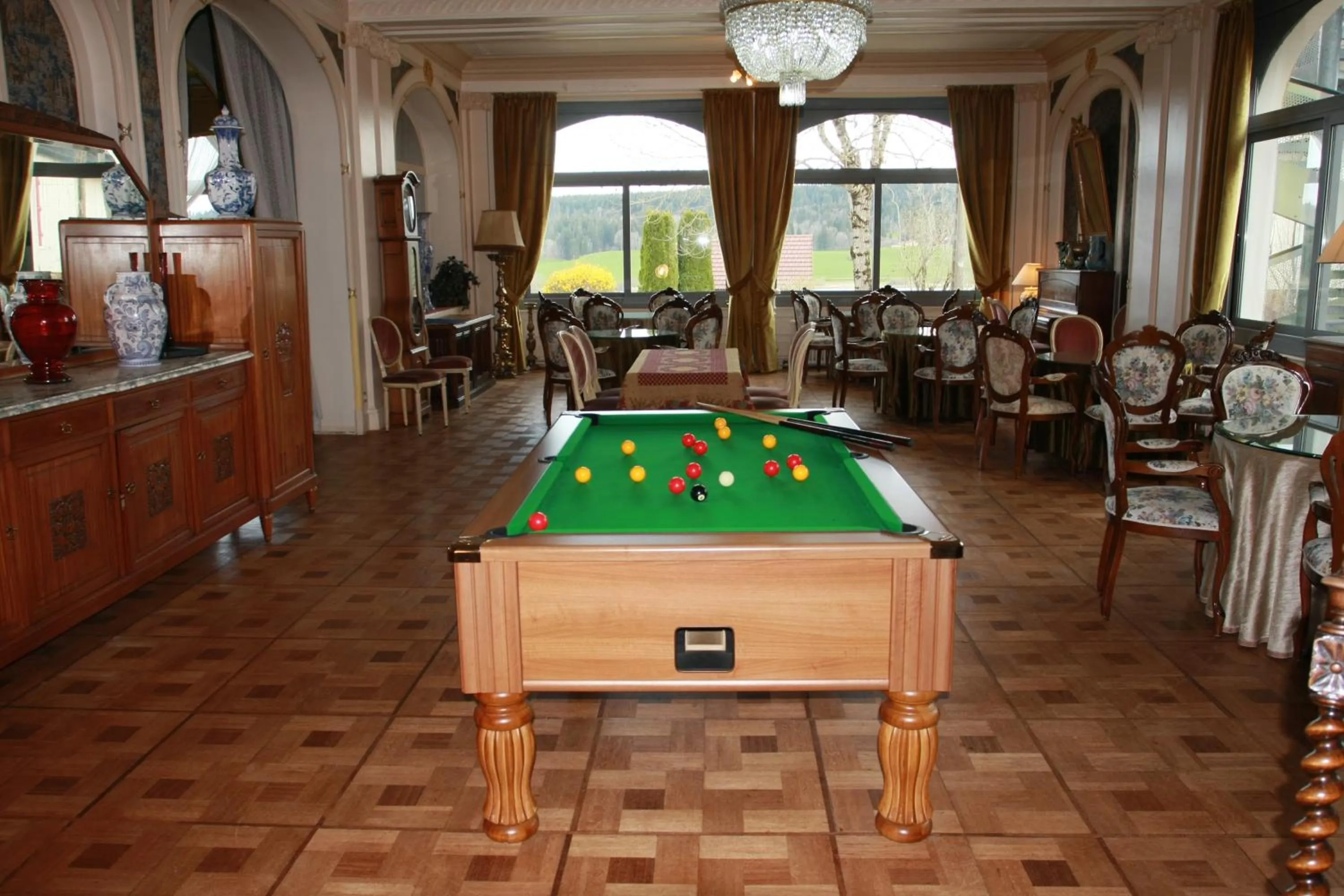 Billiard in Hôtel Beau Site
