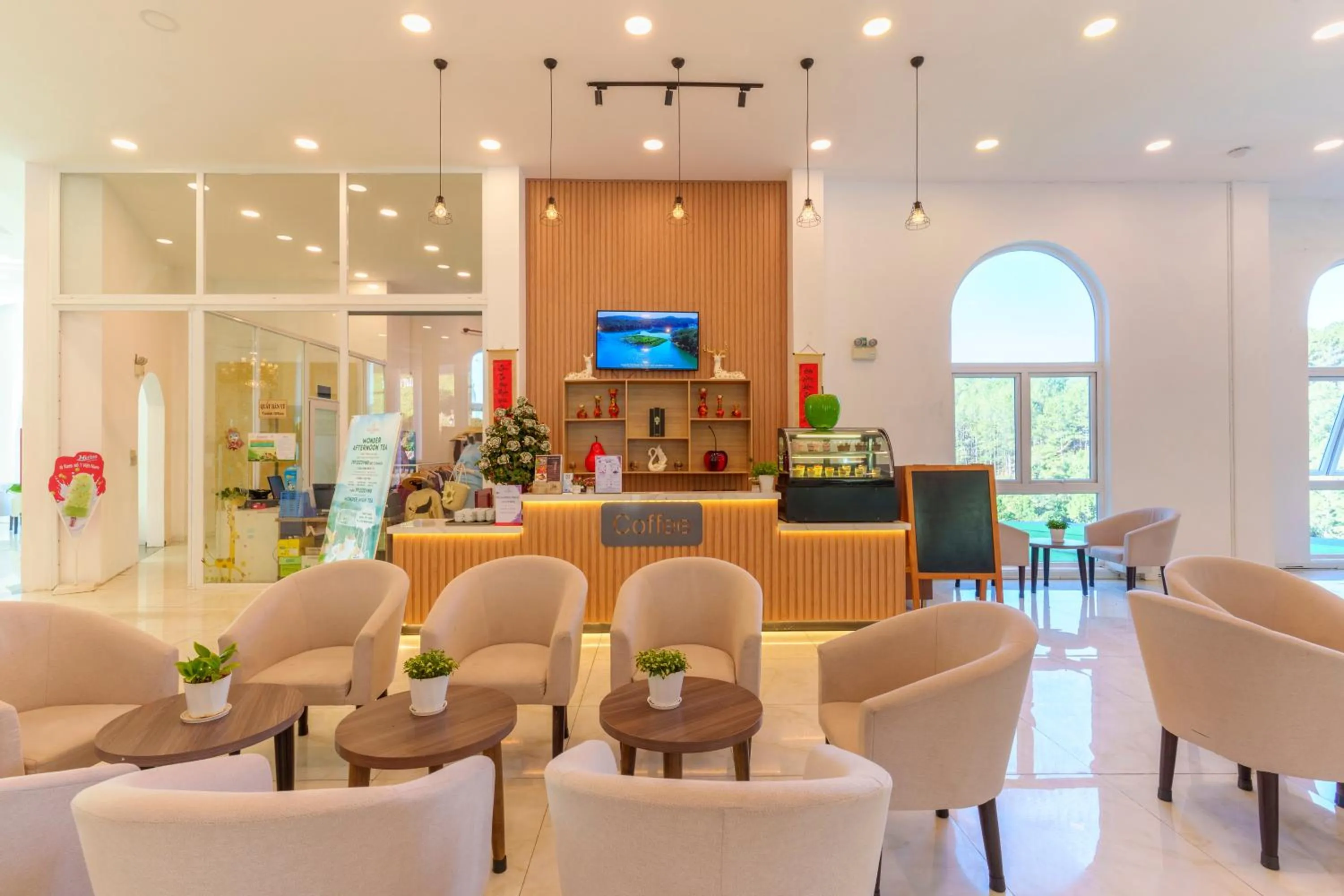 Supermarket/grocery shop in Dalat Wonder Resort