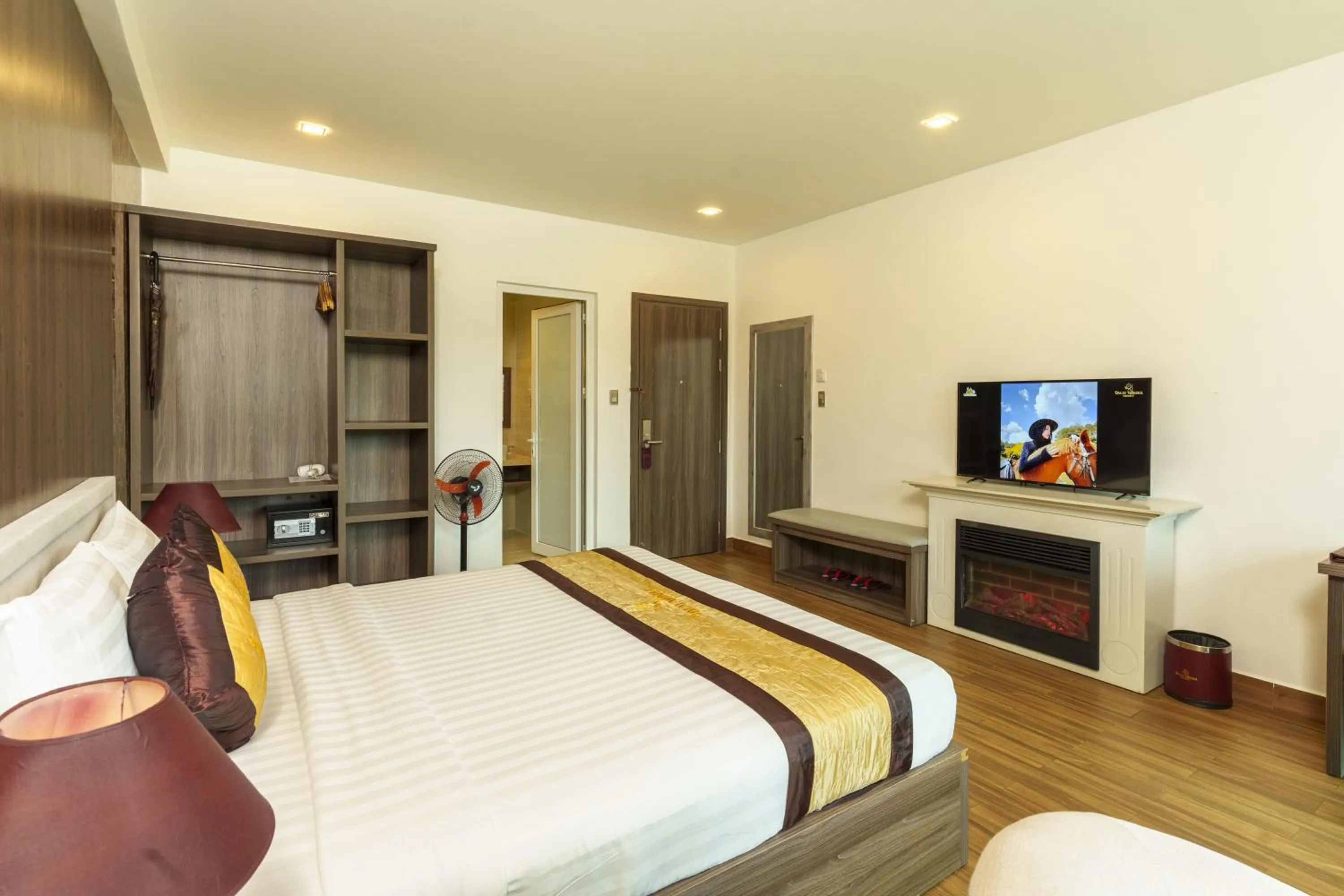 Bedroom, Bed in Dalat Wonder Resort