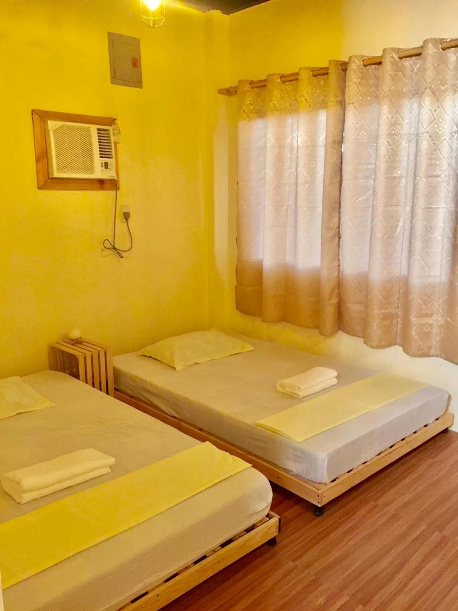 Bedroom, Bed in Location One Eighty