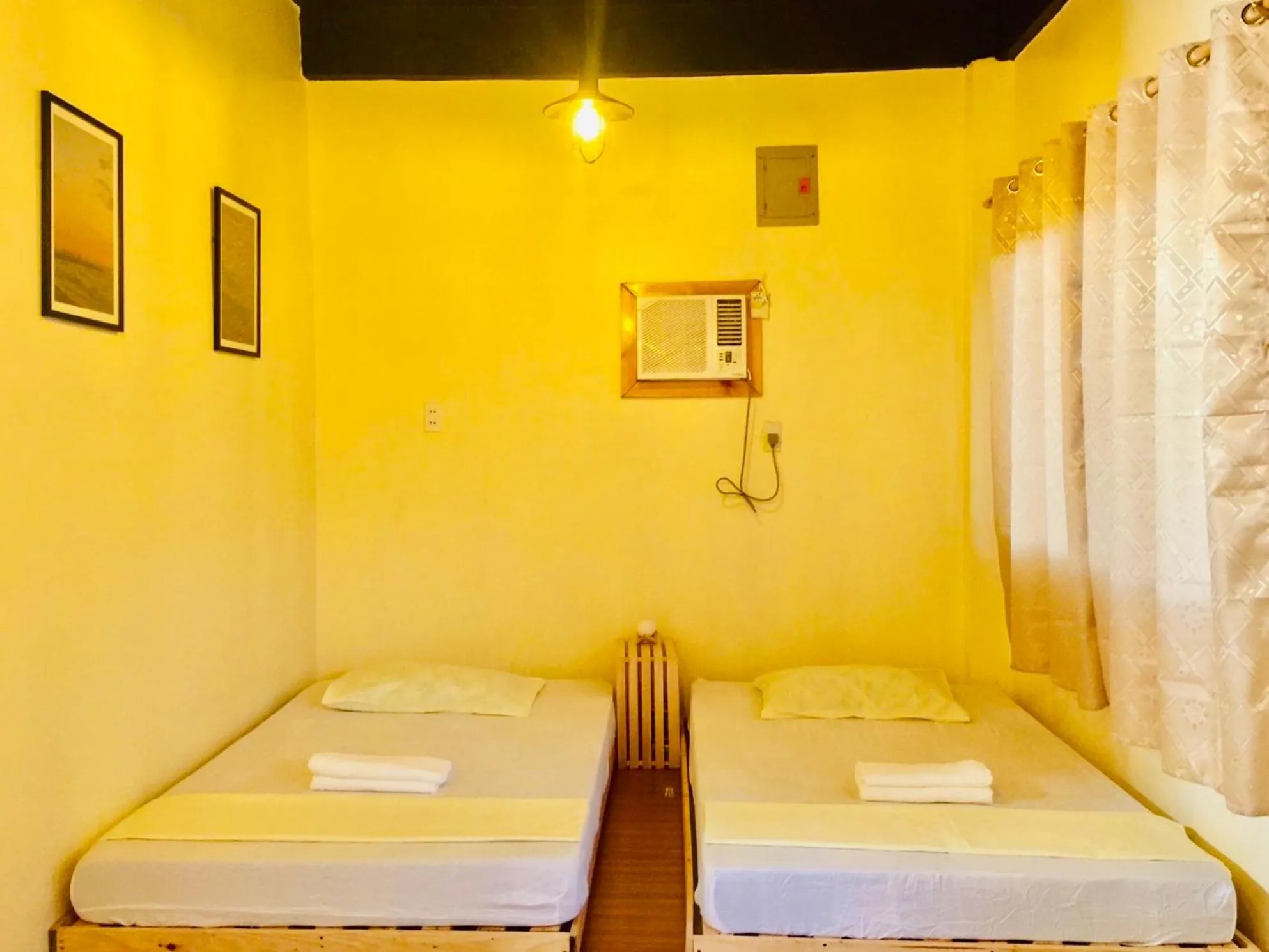 Bedroom, Bed in Location One Eighty