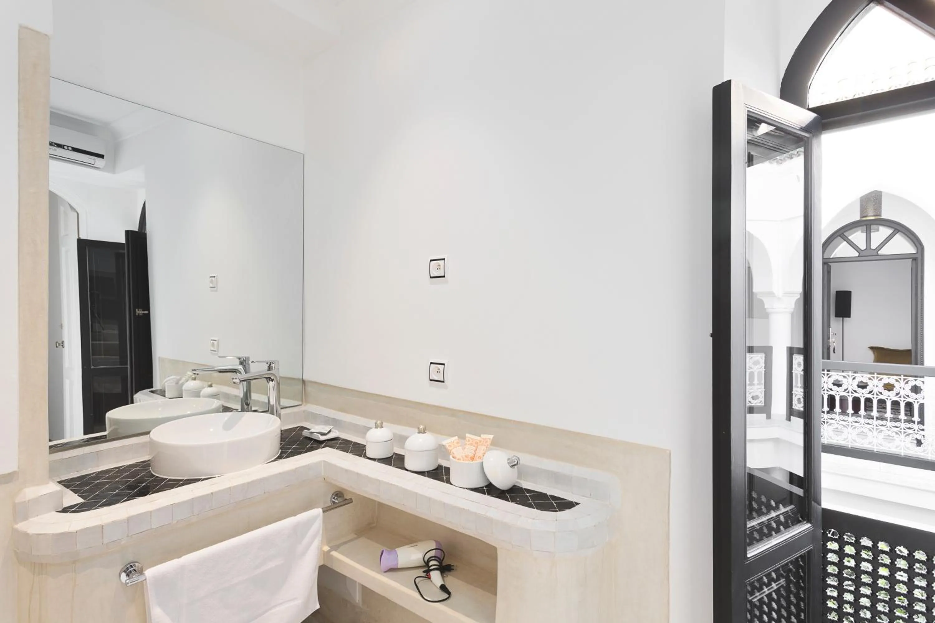 Shower in Riad Mirage