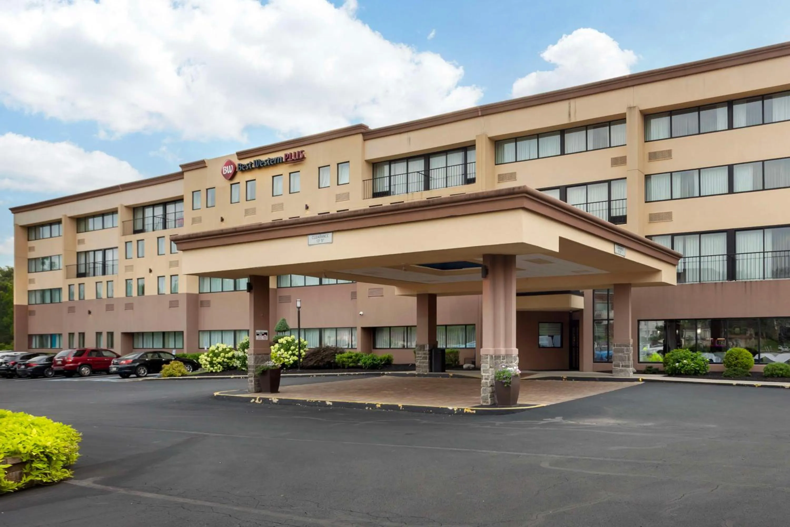 Property building in Best Western Plus Reading Inn & Suites