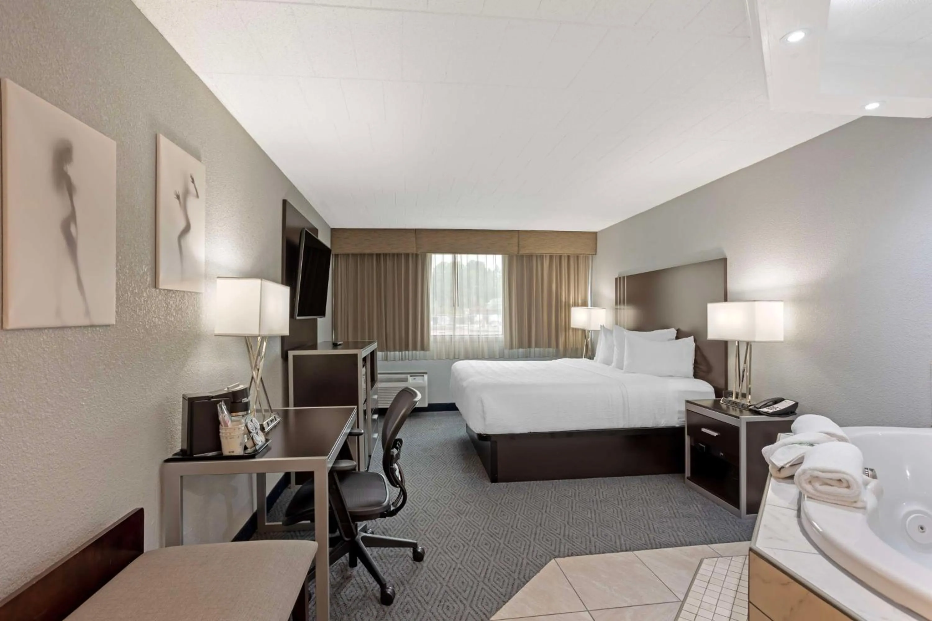 Bedroom, Bed in Best Western Plus Reading Inn & Suites