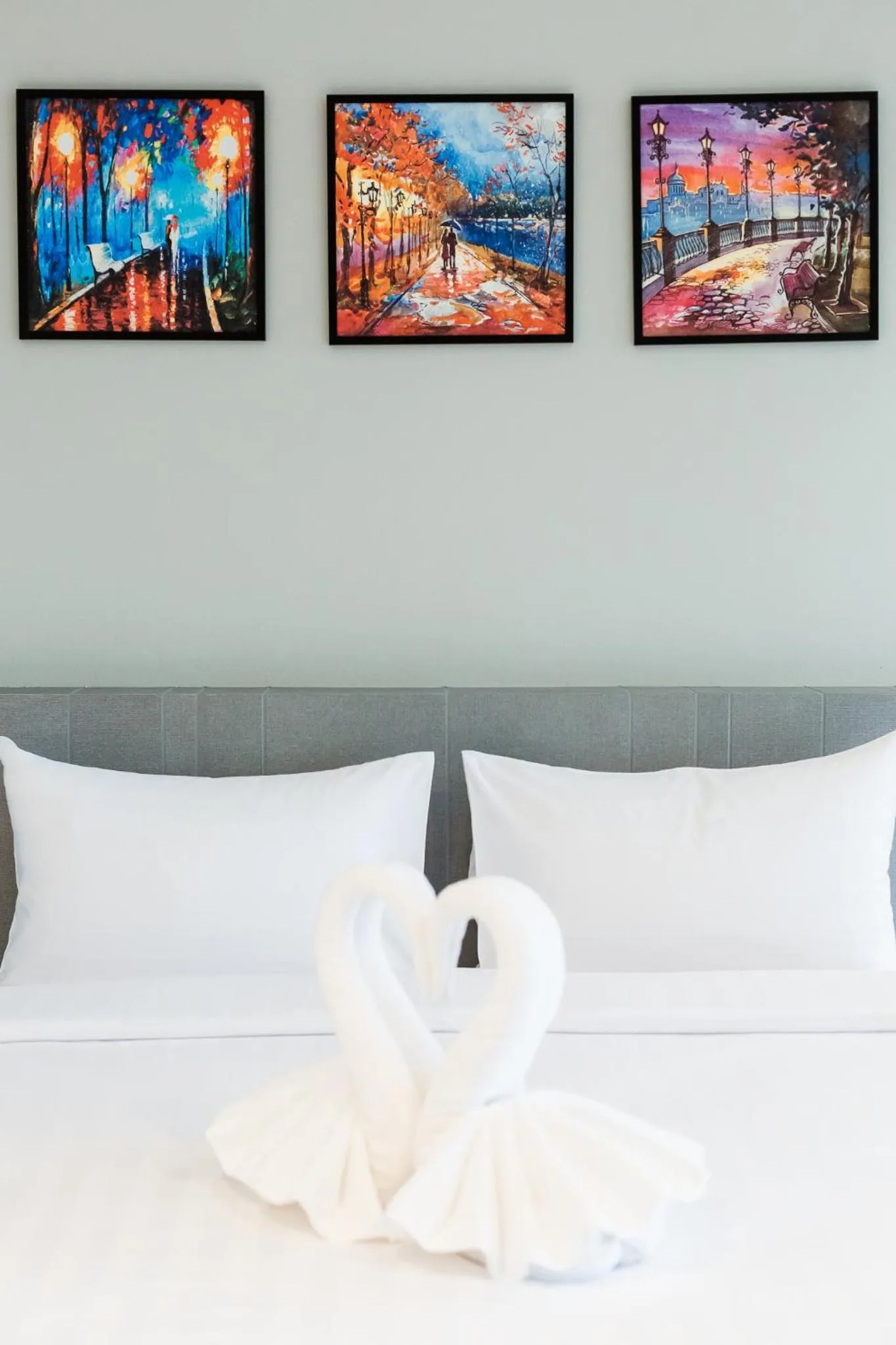 Bedroom, Bed in Evergreen Suite Hotel