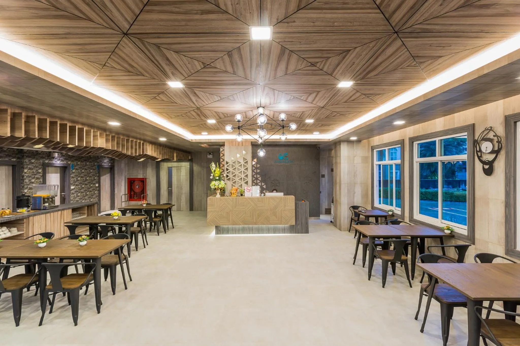 Lobby or reception in Evergreen Suite Hotel