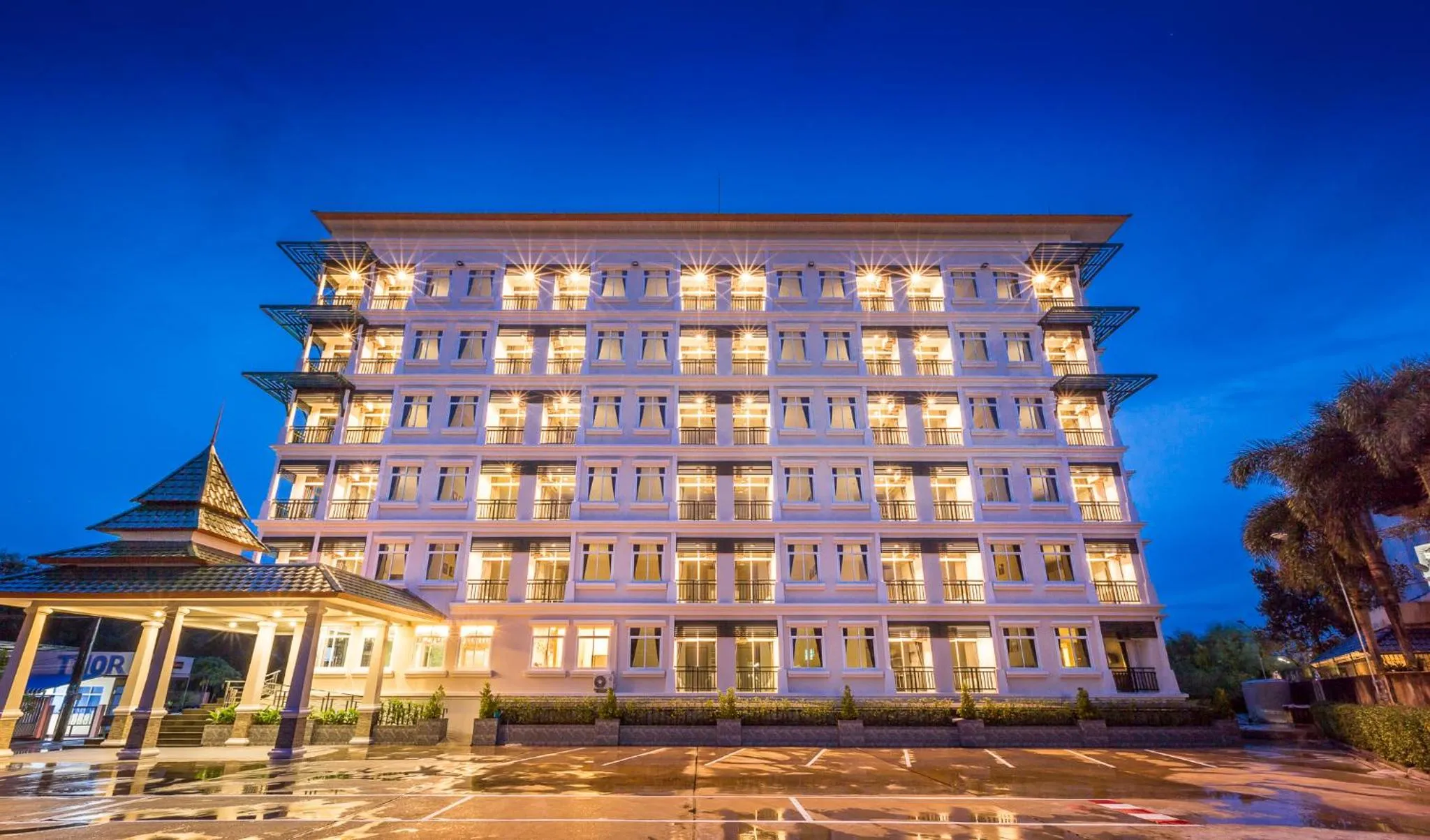 Property building in Evergreen Suite Hotel