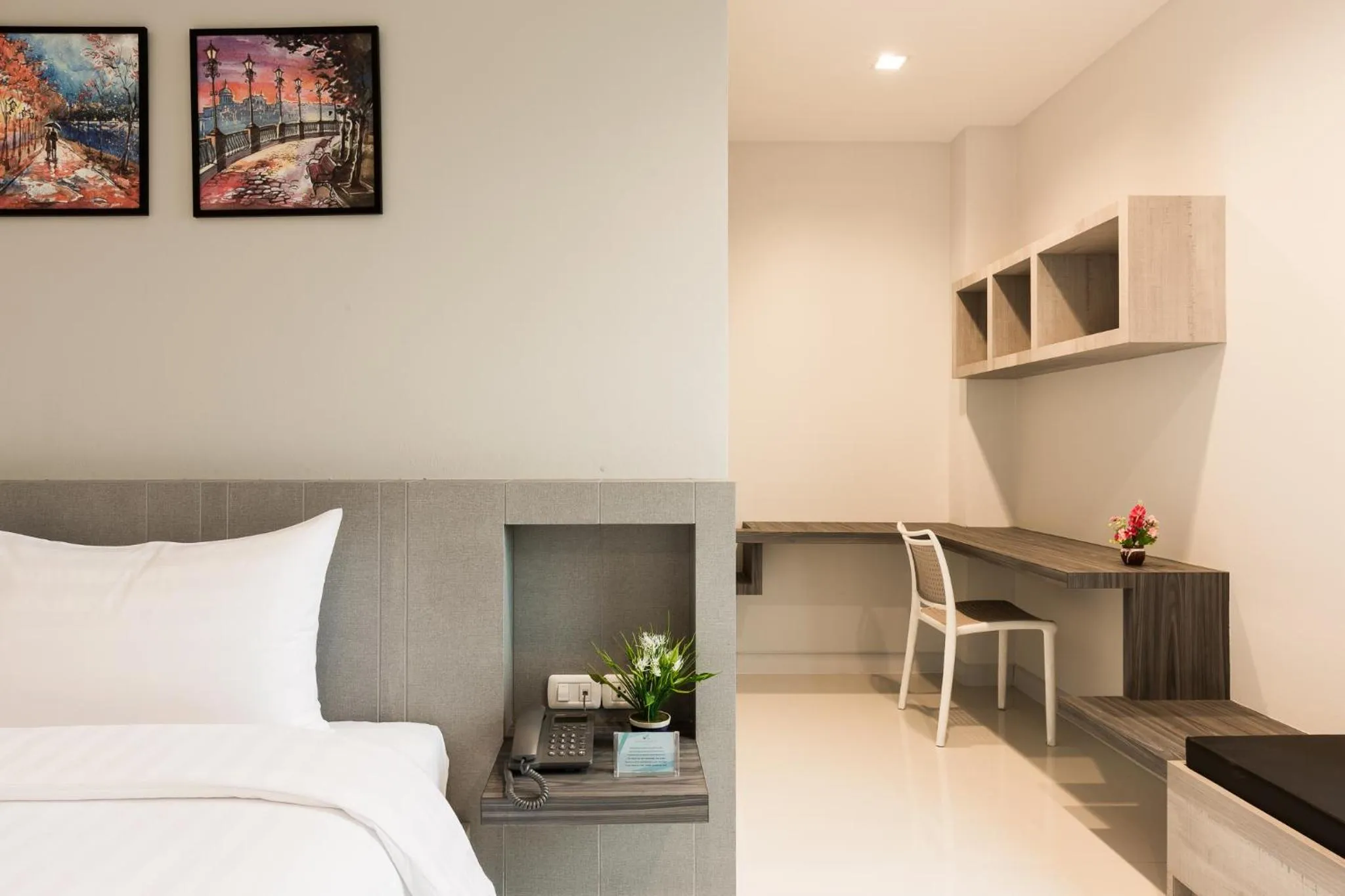 Bedroom, Bed in Evergreen Suite Hotel