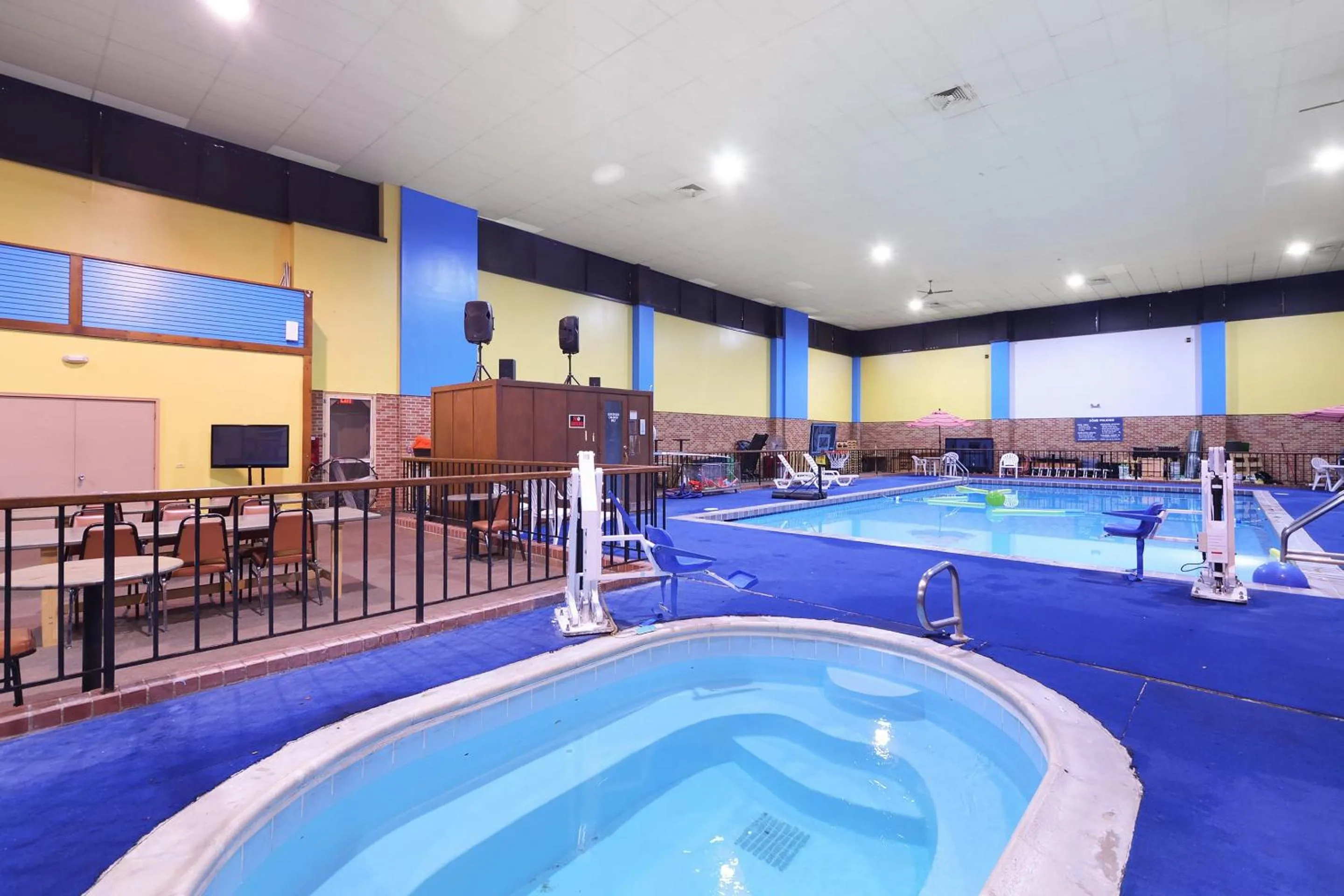 Swimming pool in OYO Hotel Goodland KS Hwy 24
