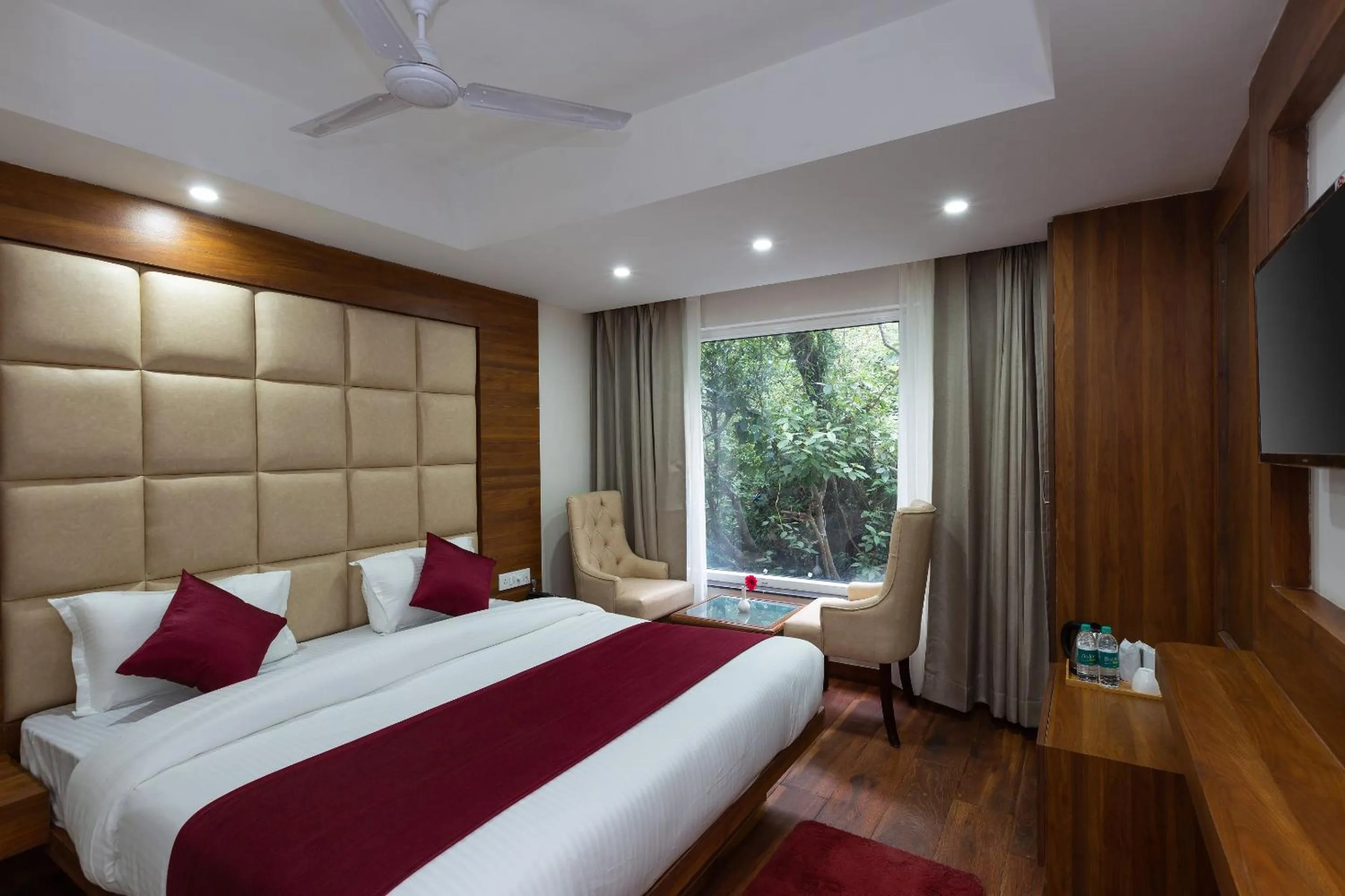 Photo of the whole room, Bed in Hotel Wild Wood