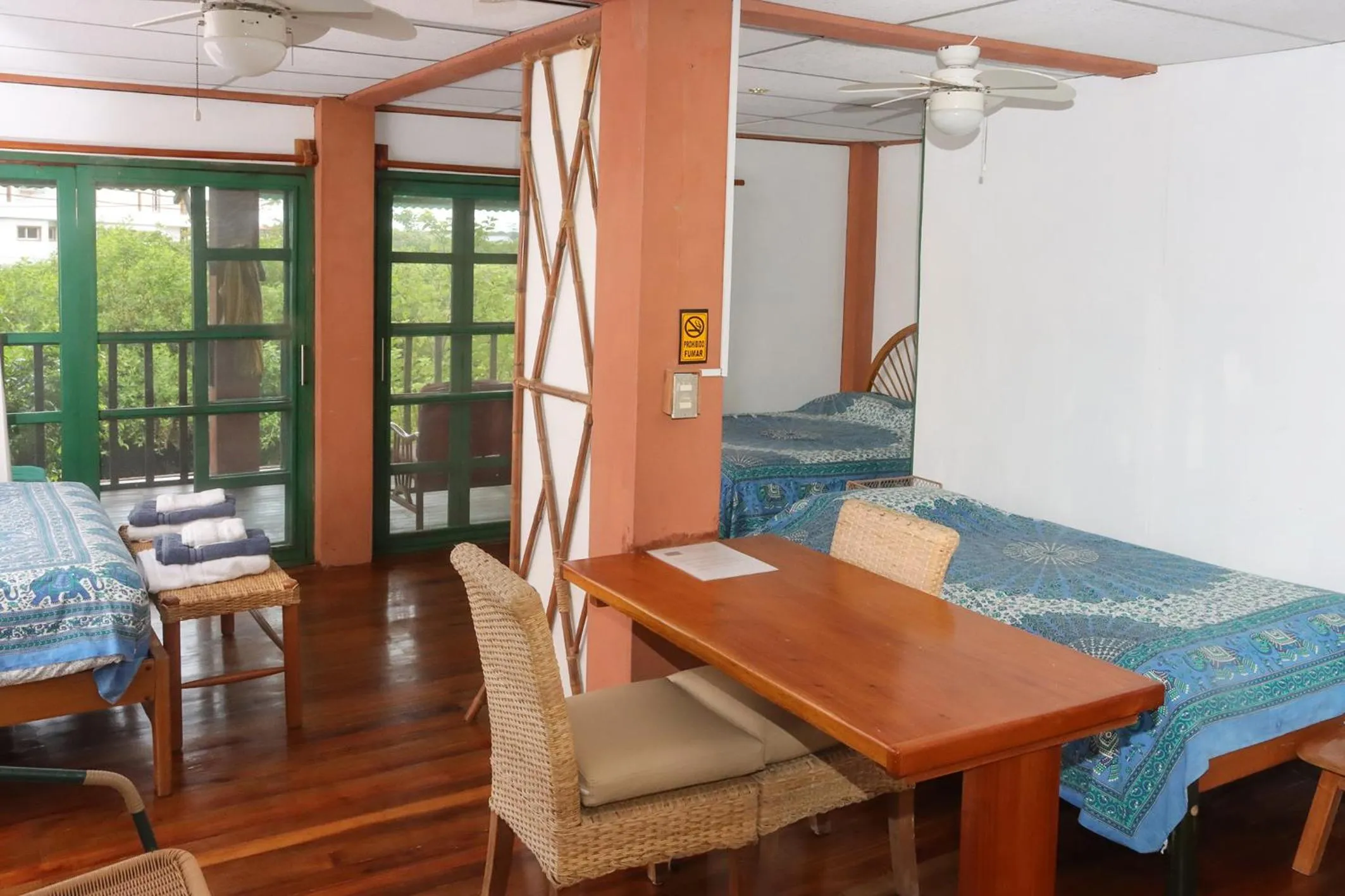 Photo of the whole room, Bed in Galapagos Chalet