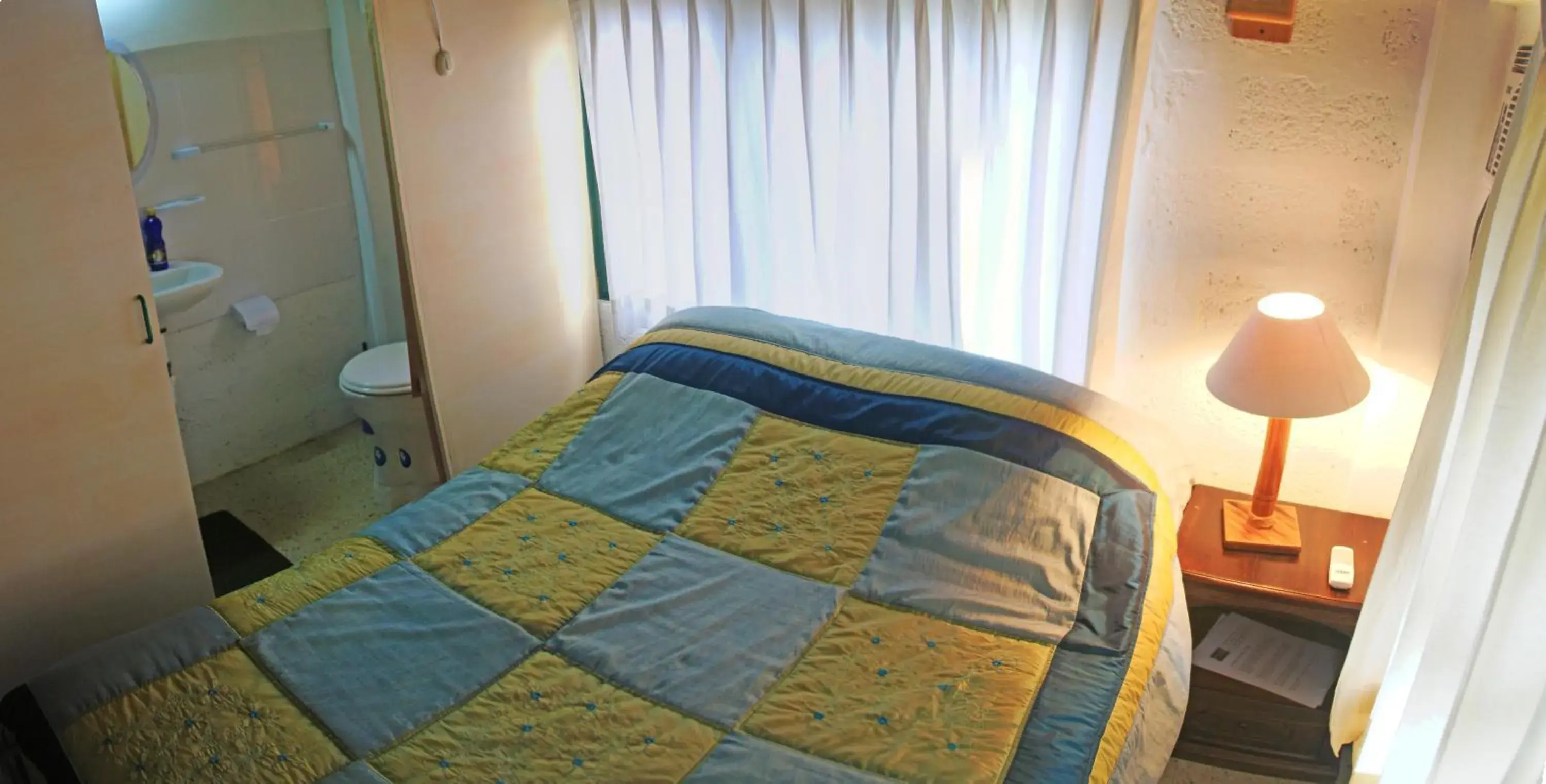 Double Room - single occupancy in Galapagos Chalet Double Room - single occupancy in Galapagos Chalet