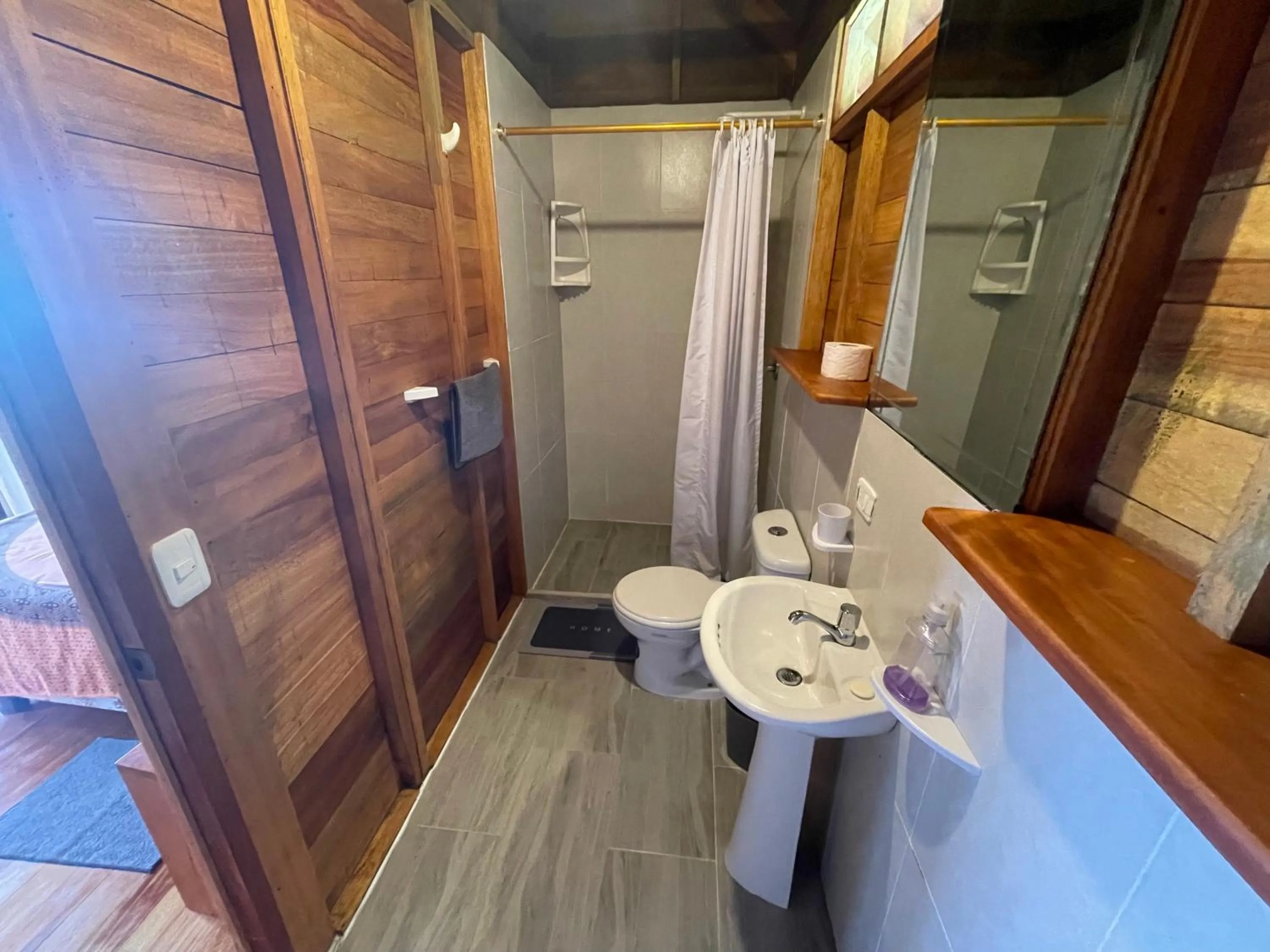 Shower in Galapagos Chalet