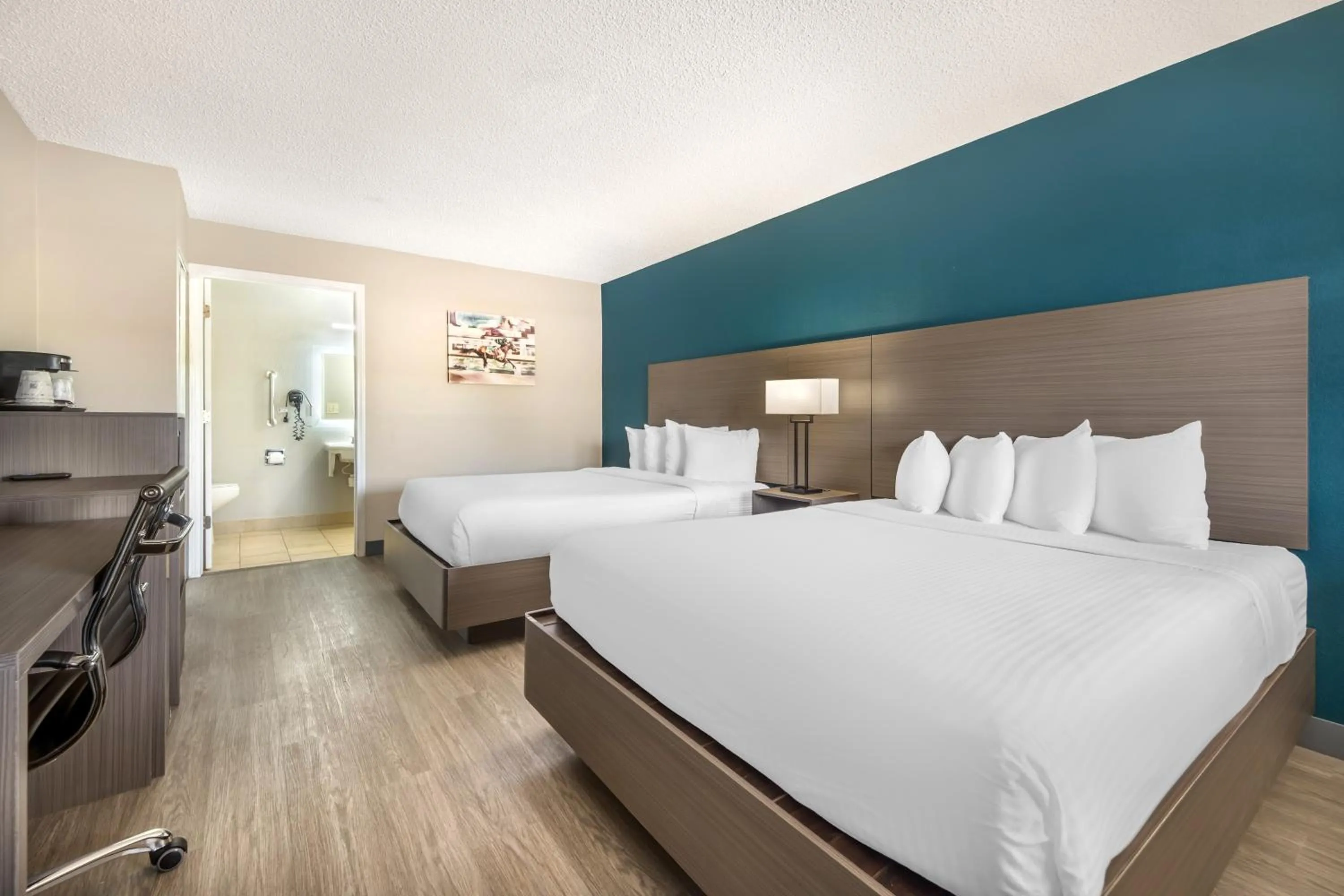 Bedroom, Bed in Best Western Green Tree Inn