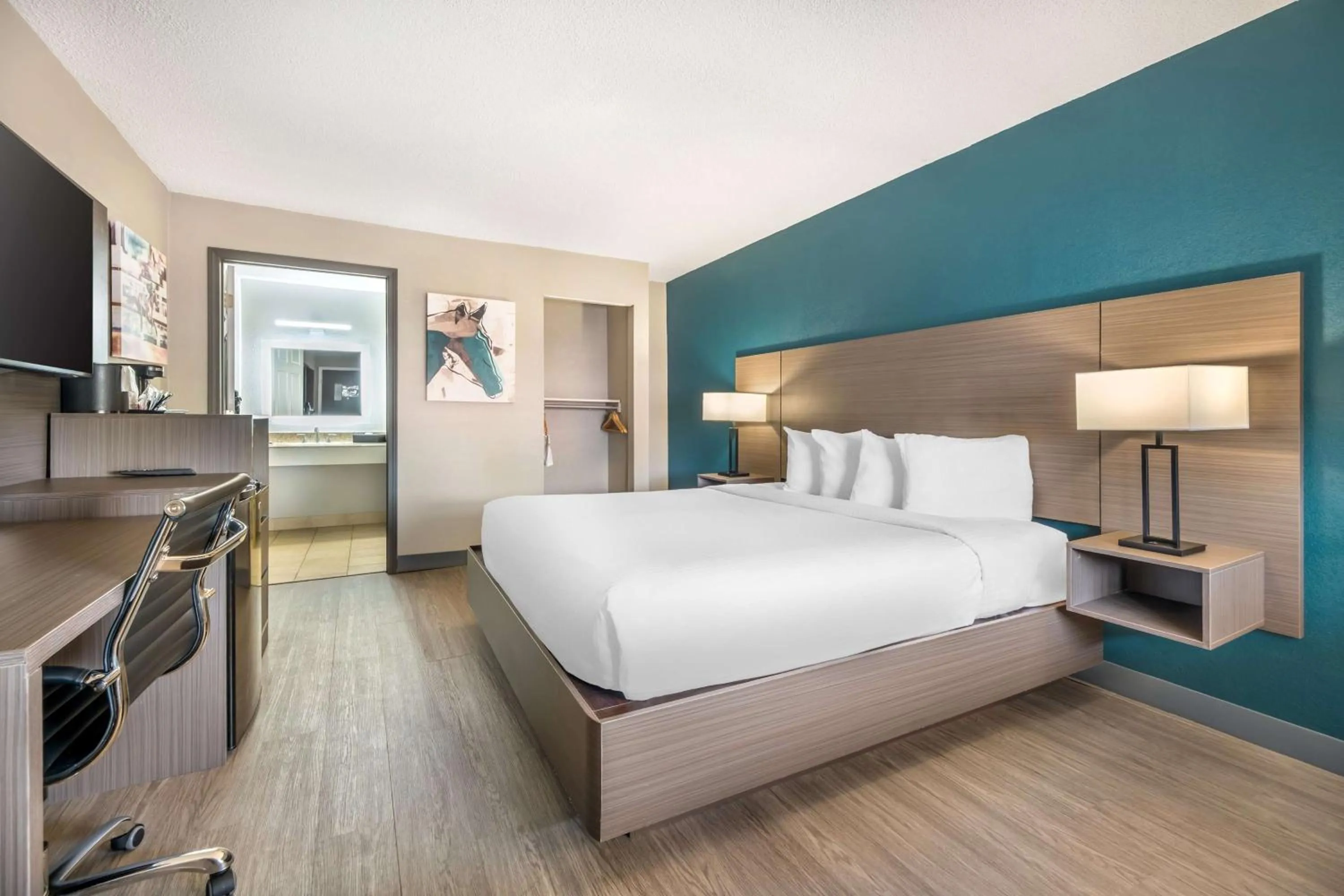 Bedroom, Bed in Best Western Green Tree Inn