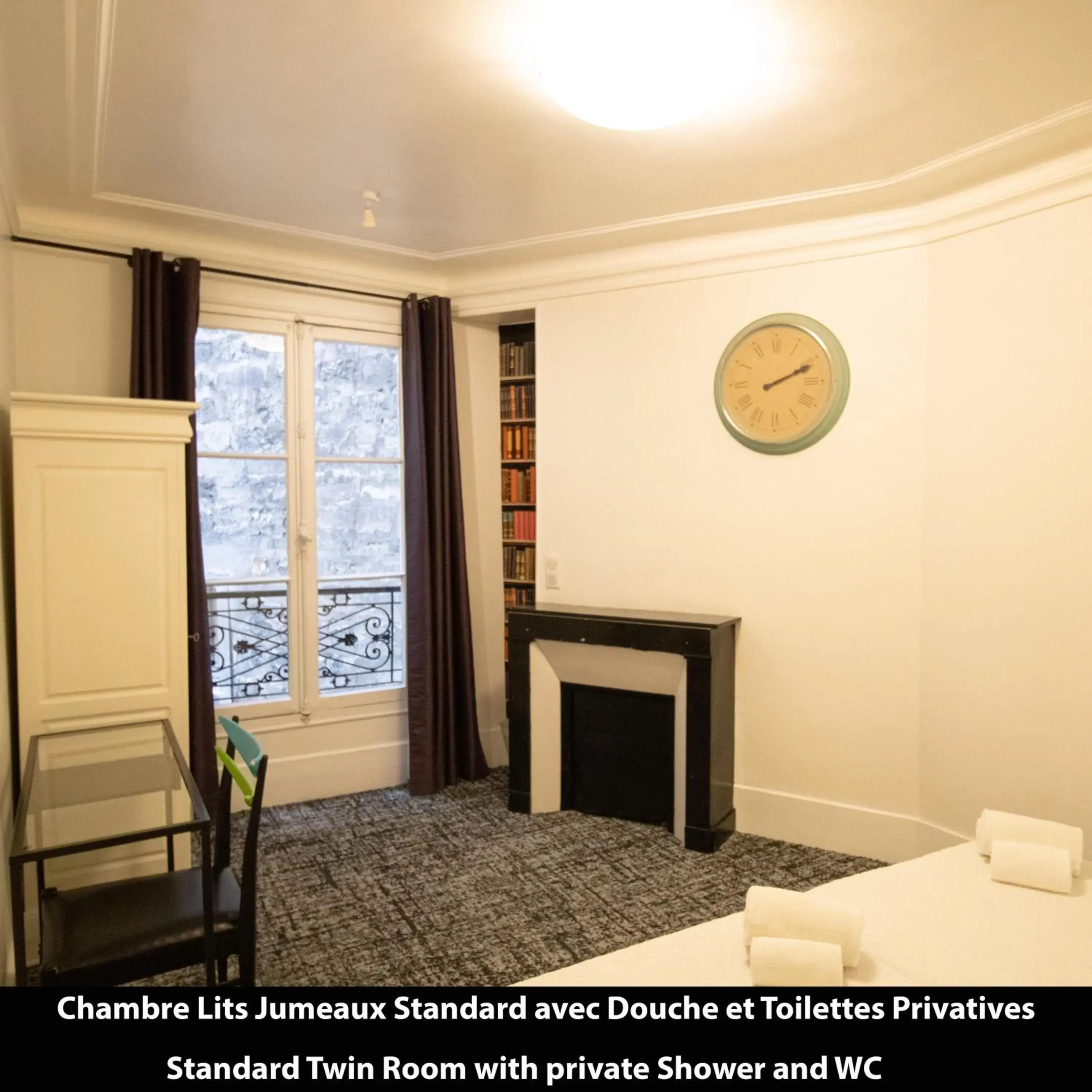 Twin Room with private shower and WC in Port Royal Hotel Twin Room with private shower and WC in Port Royal Hotel