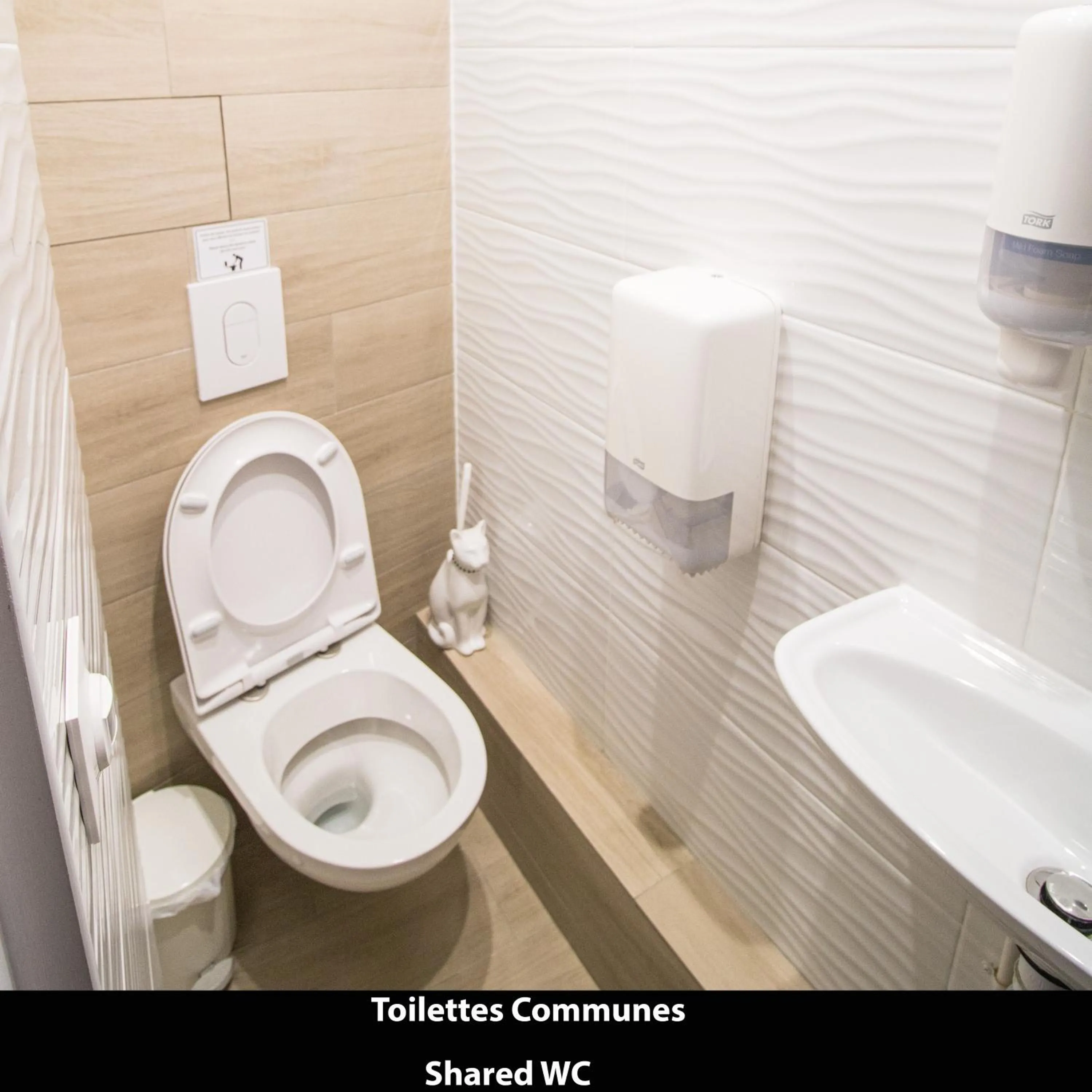 Toilet in Port Royal Hotel