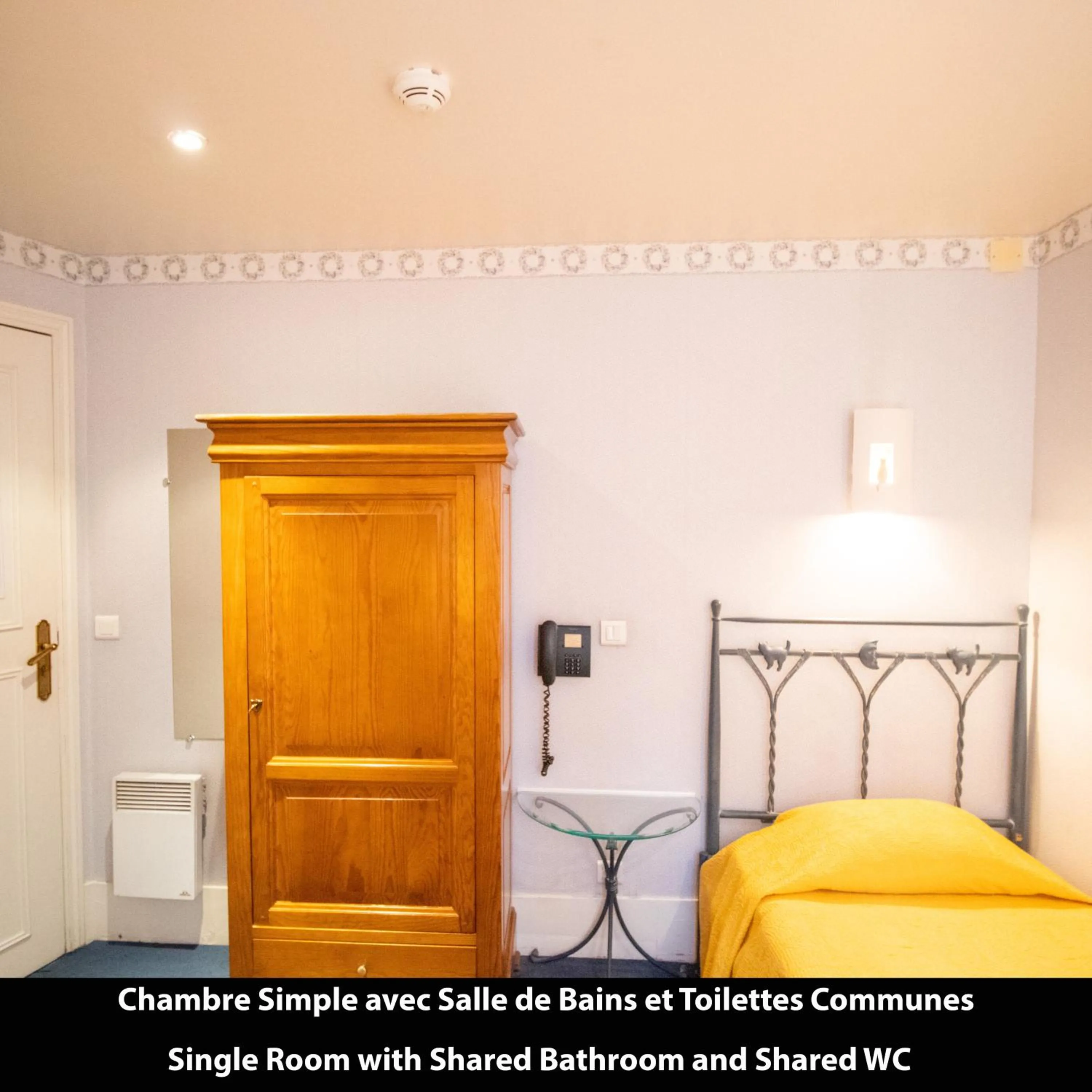 Bedroom, Bed in Port Royal Hotel