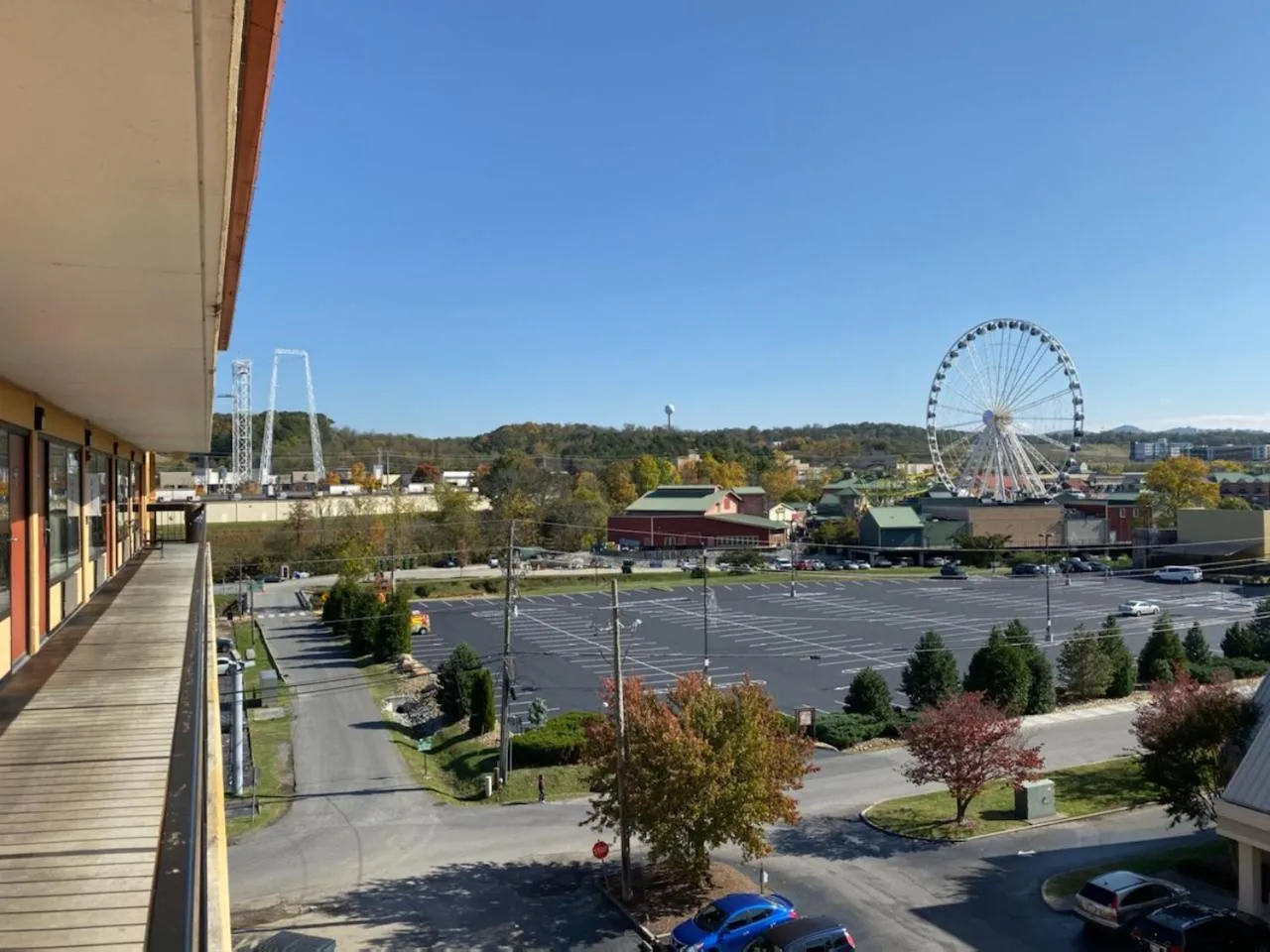 Neighbourhood in Mountain Vista Inn & Suites - Walking Distance to the Island