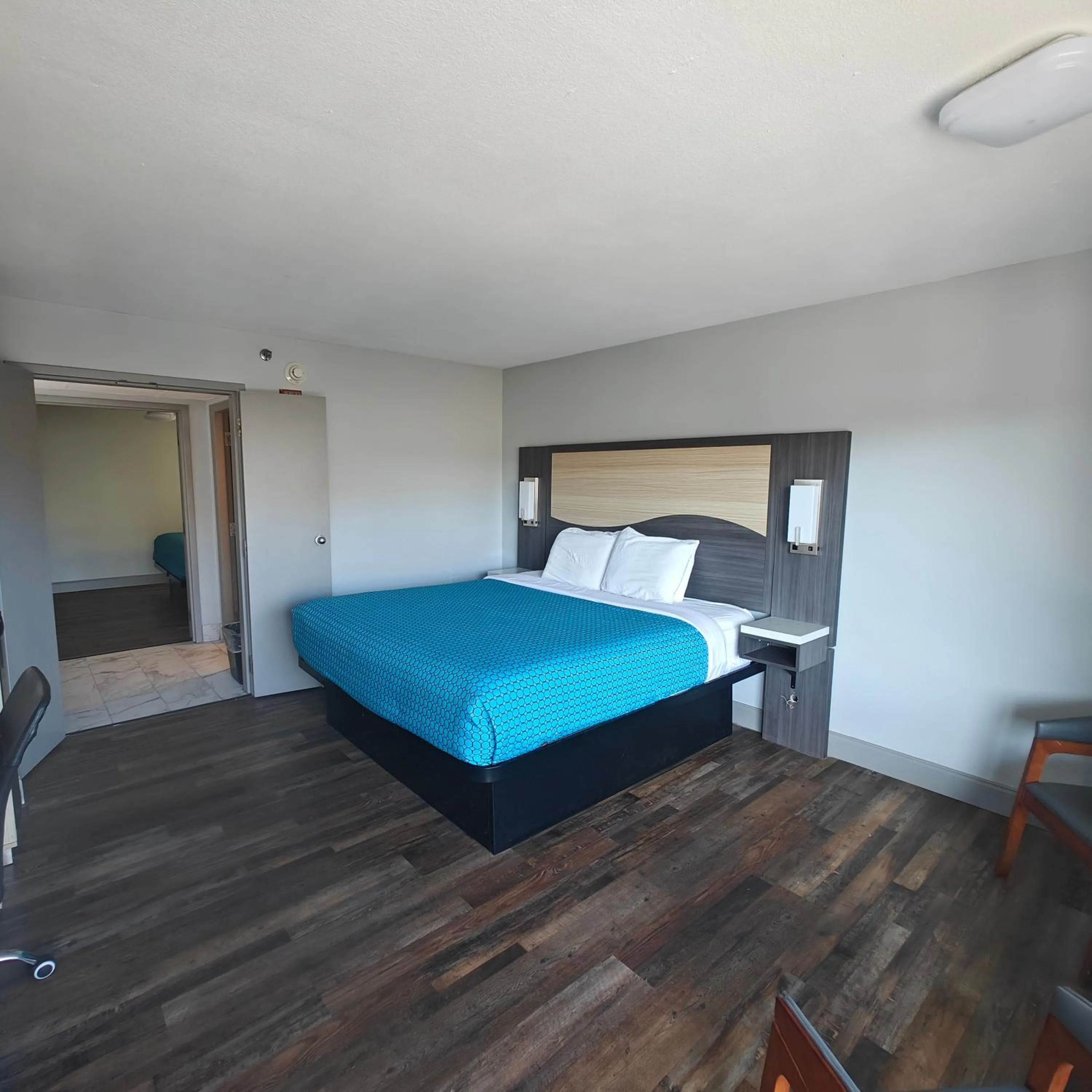 Bed in Mountain Vista Inn & Suites - Walking Distance to the Island