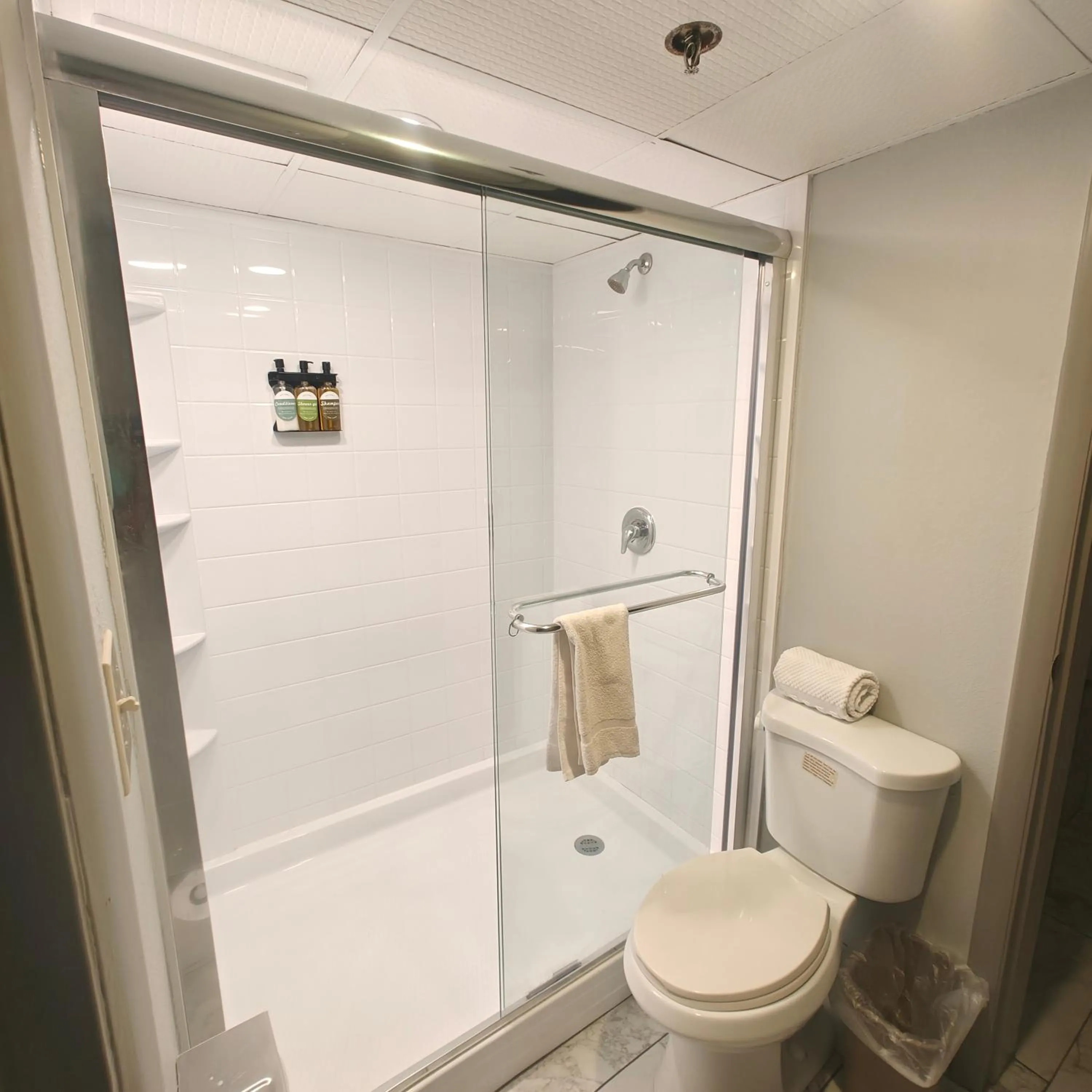 Shower in Mountain Vista Inn & Suites - Walking Distance to the Island