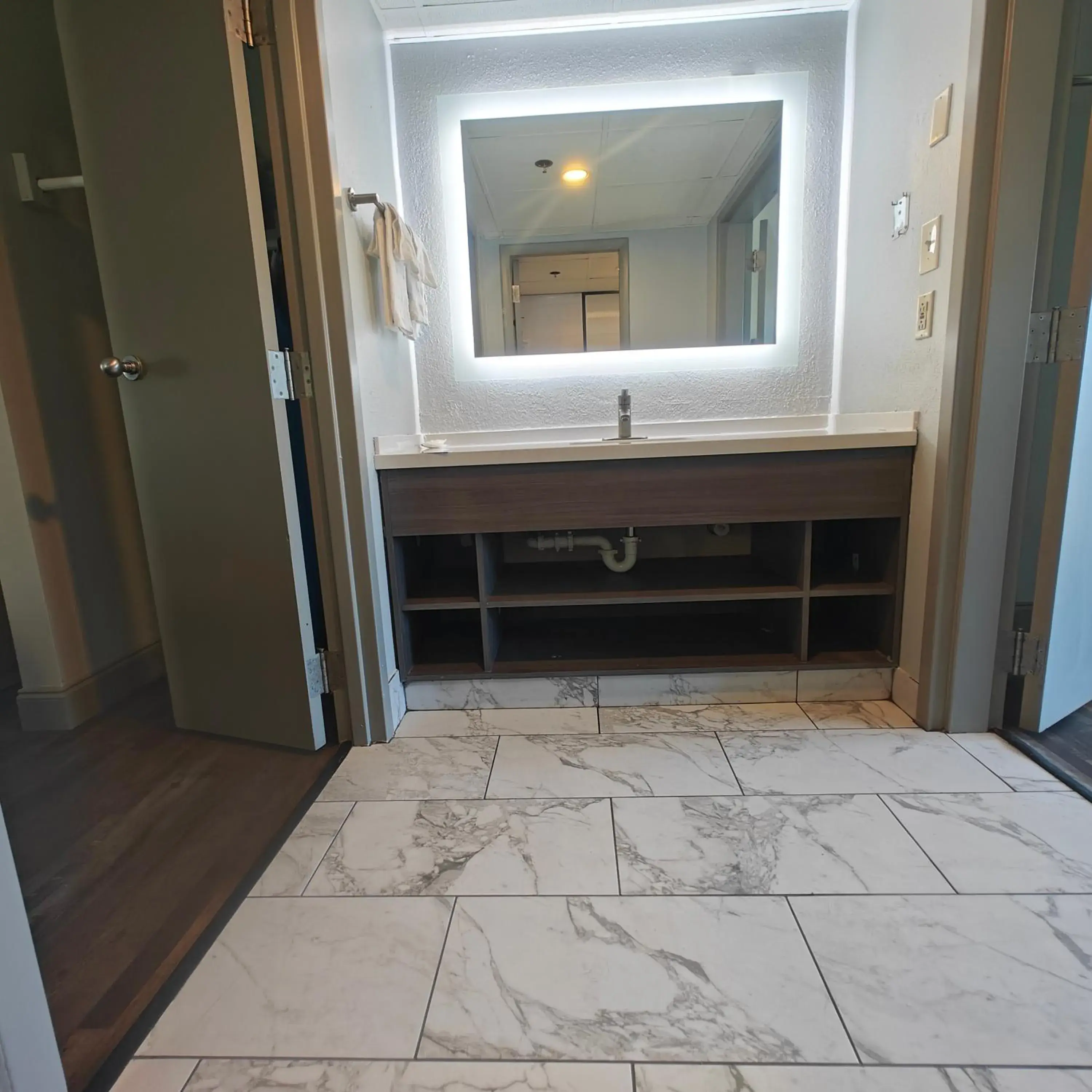 King Suite in Mountain Vista Inn & Suites - Walking Distance to the Island King Suite in Mountain Vista Inn & Suites - Walking Distance to the Island