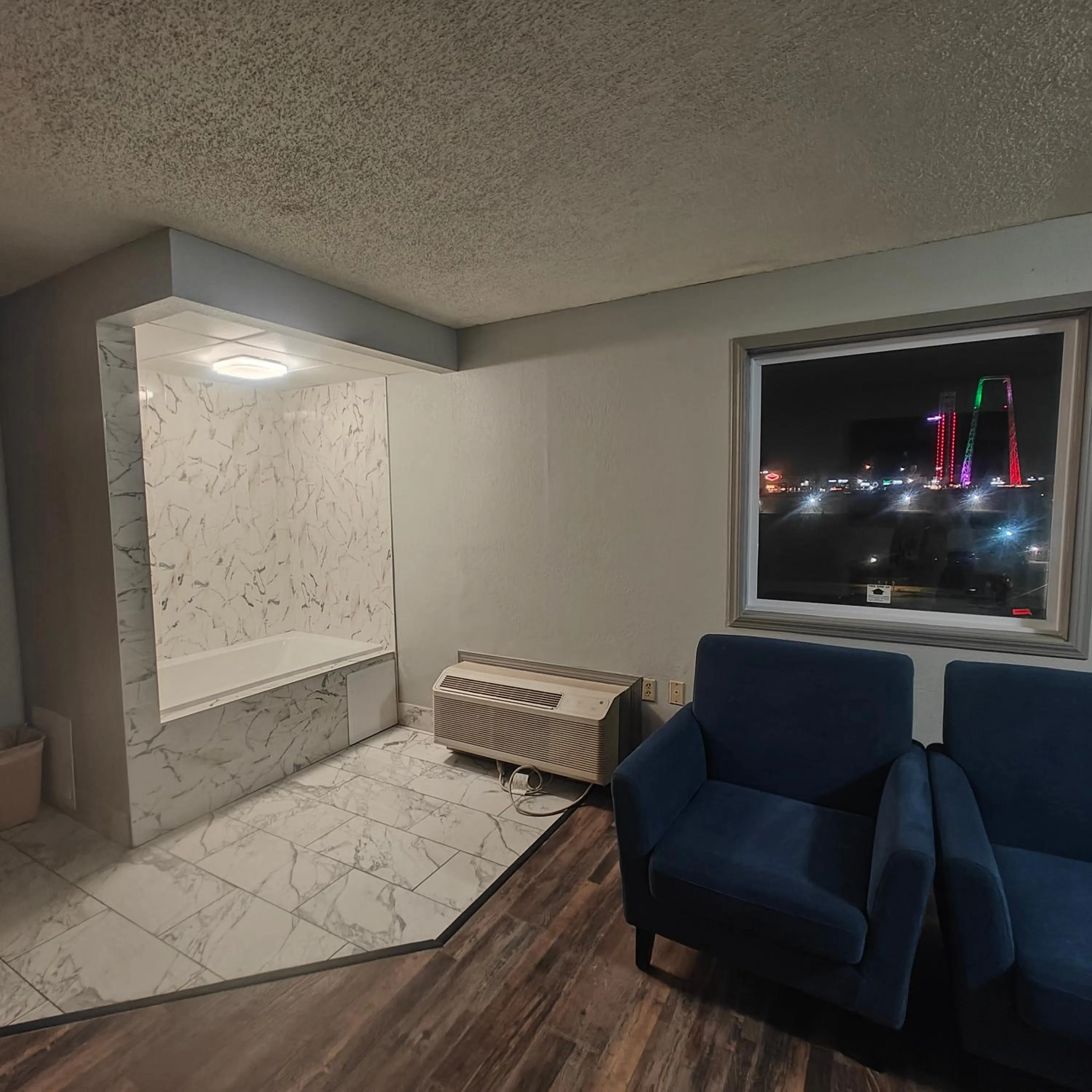 Living room in Mountain Vista Inn & Suites - Walking Distance to the Island