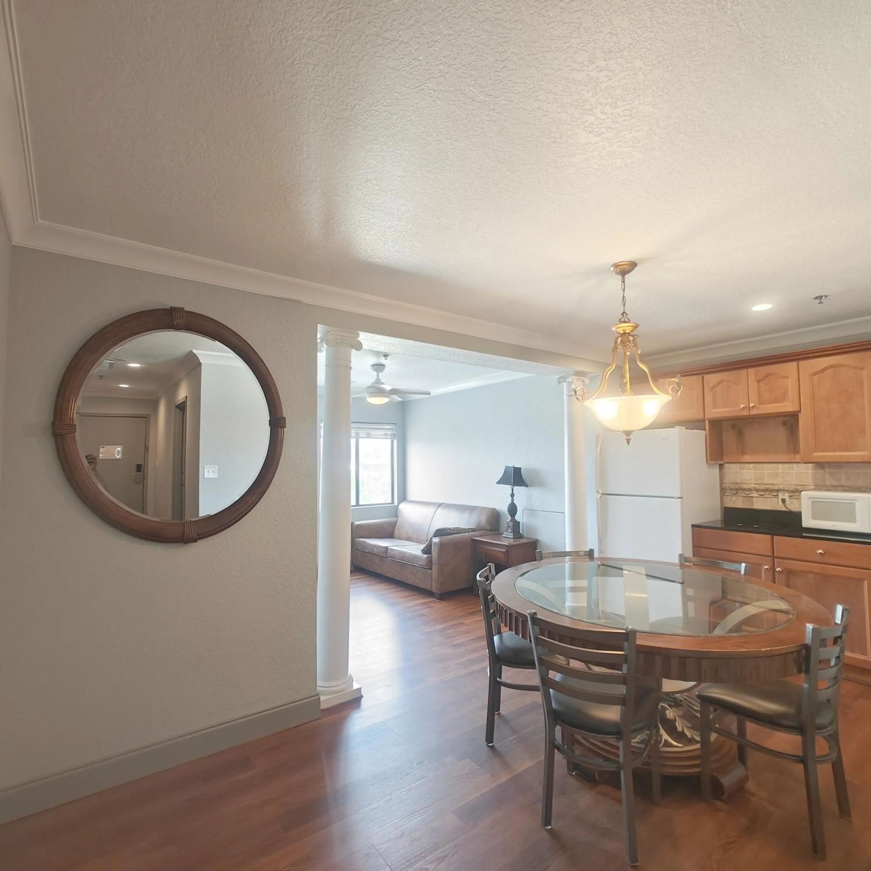 Mountain Vista Inn & Suites - Walking Distance to the Island