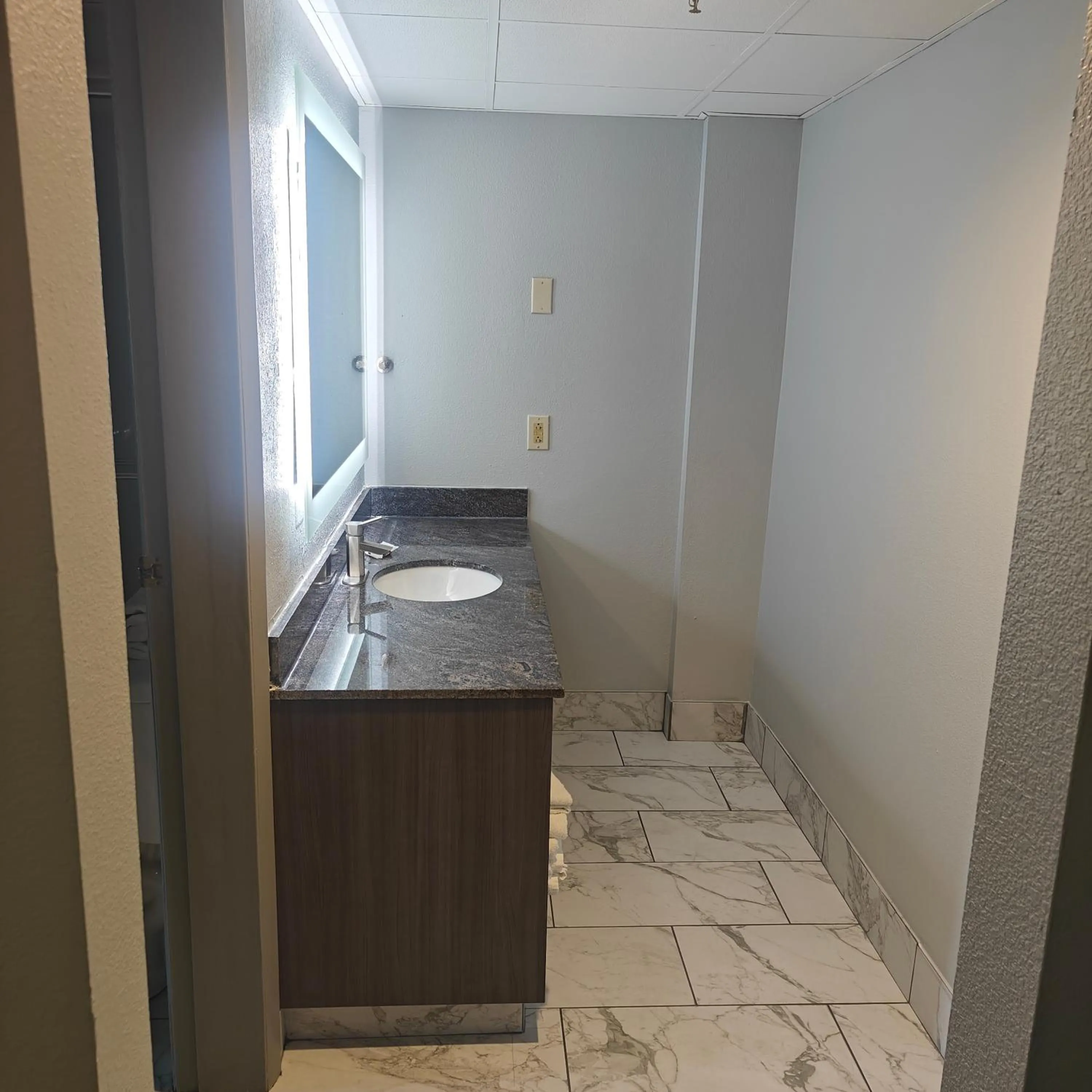 Bathroom in Mountain Vista Inn & Suites - Walking Distance to the Island