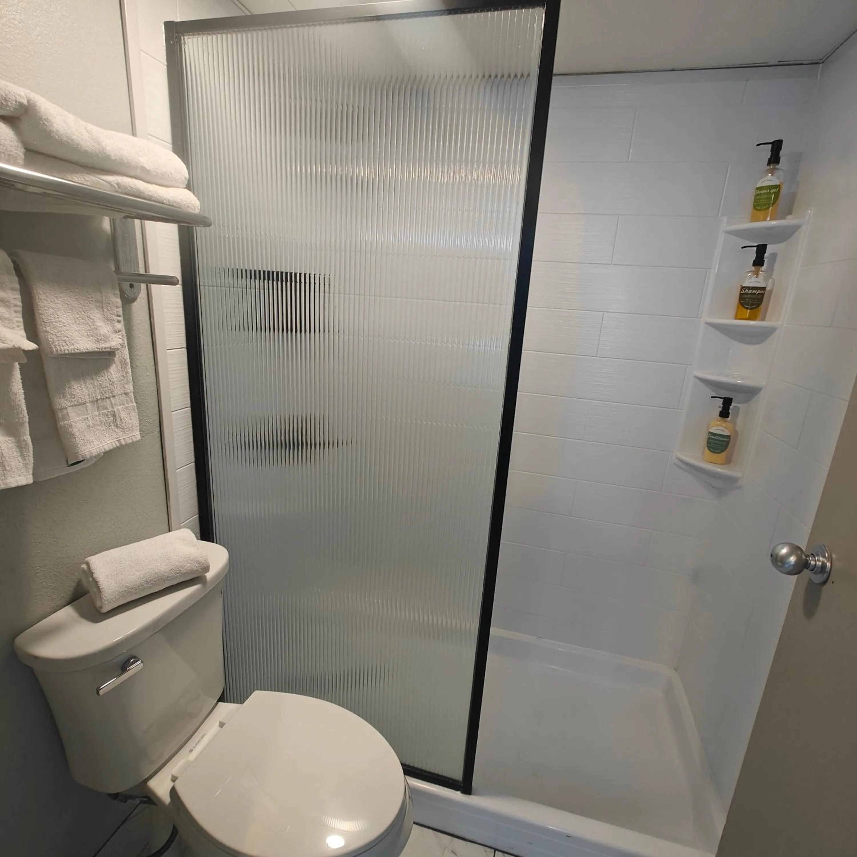 Bathroom in Mountain Vista Inn & Suites - Walking Distance to the Island