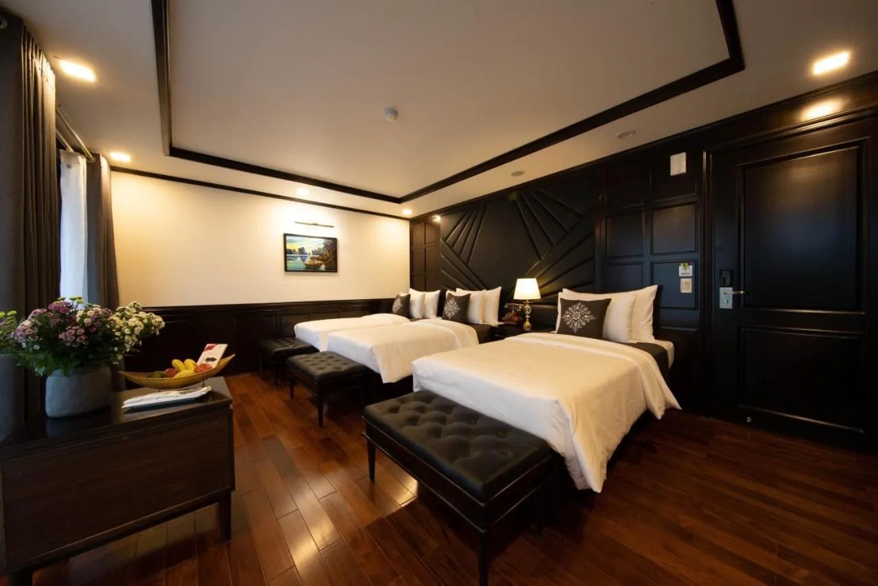 Bedroom, Bed in La Regina Legend Cruise