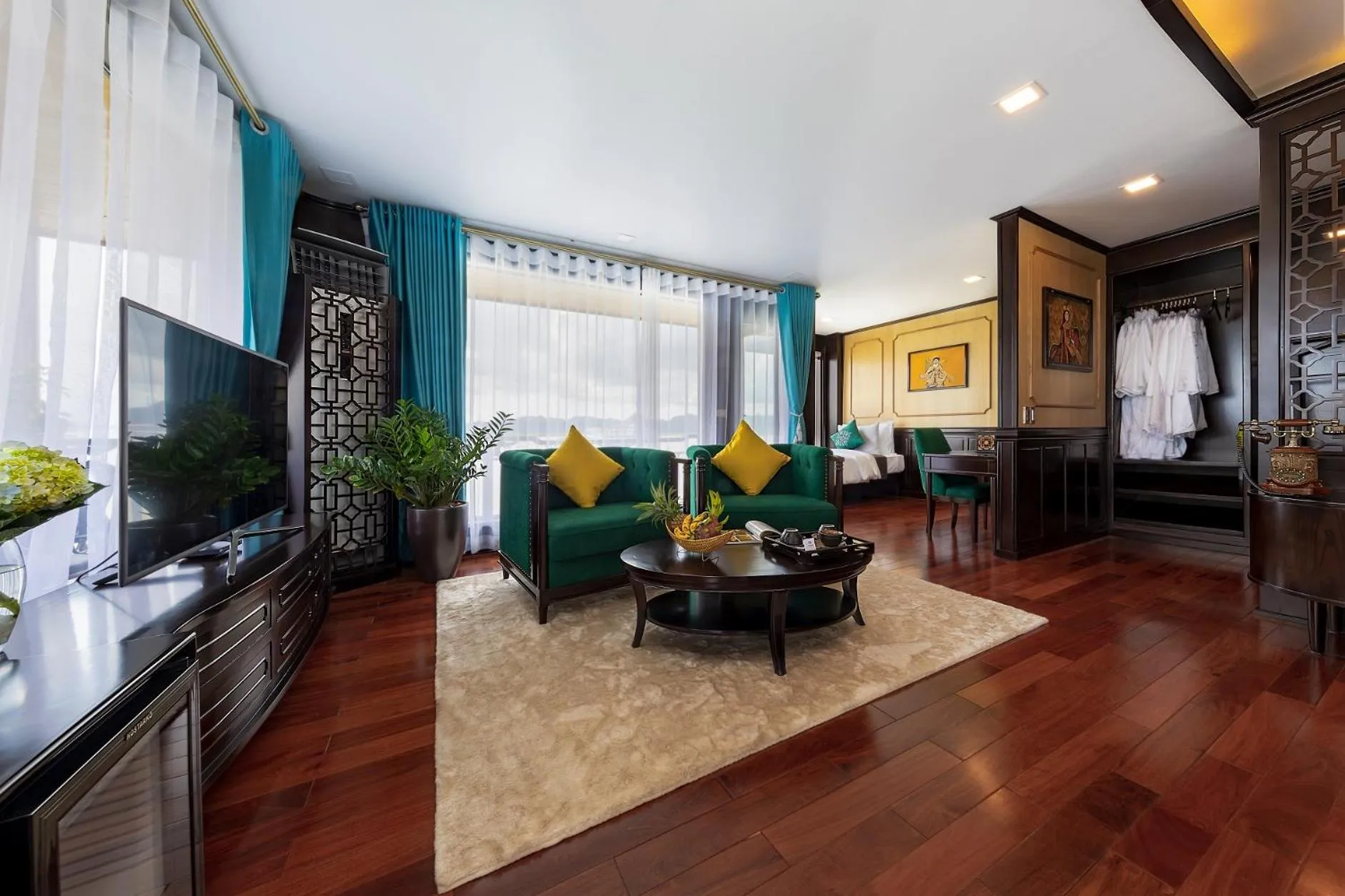 Bedroom in La Regina Legend Cruise