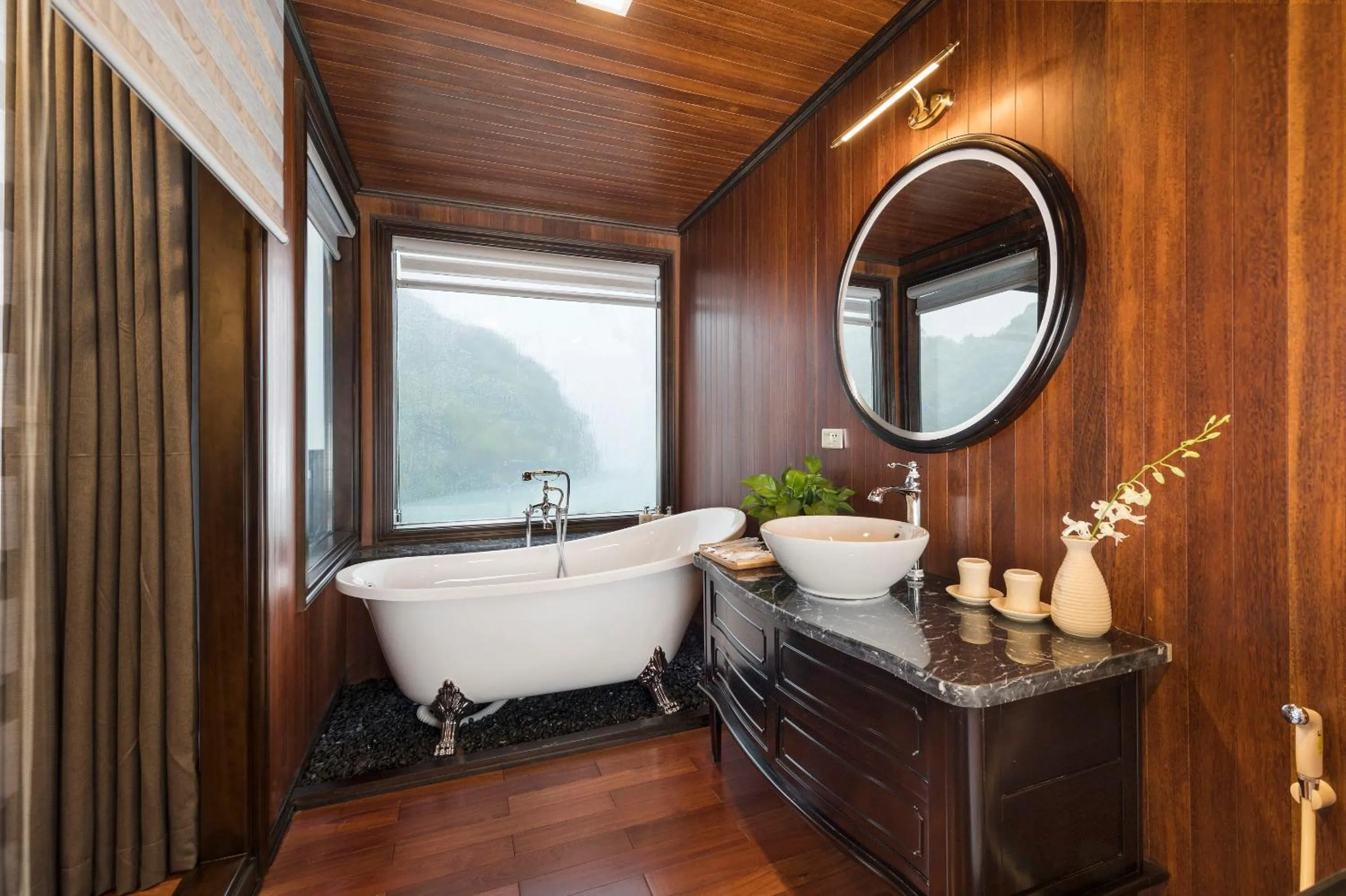 Bathroom in La Regina Legend Cruise