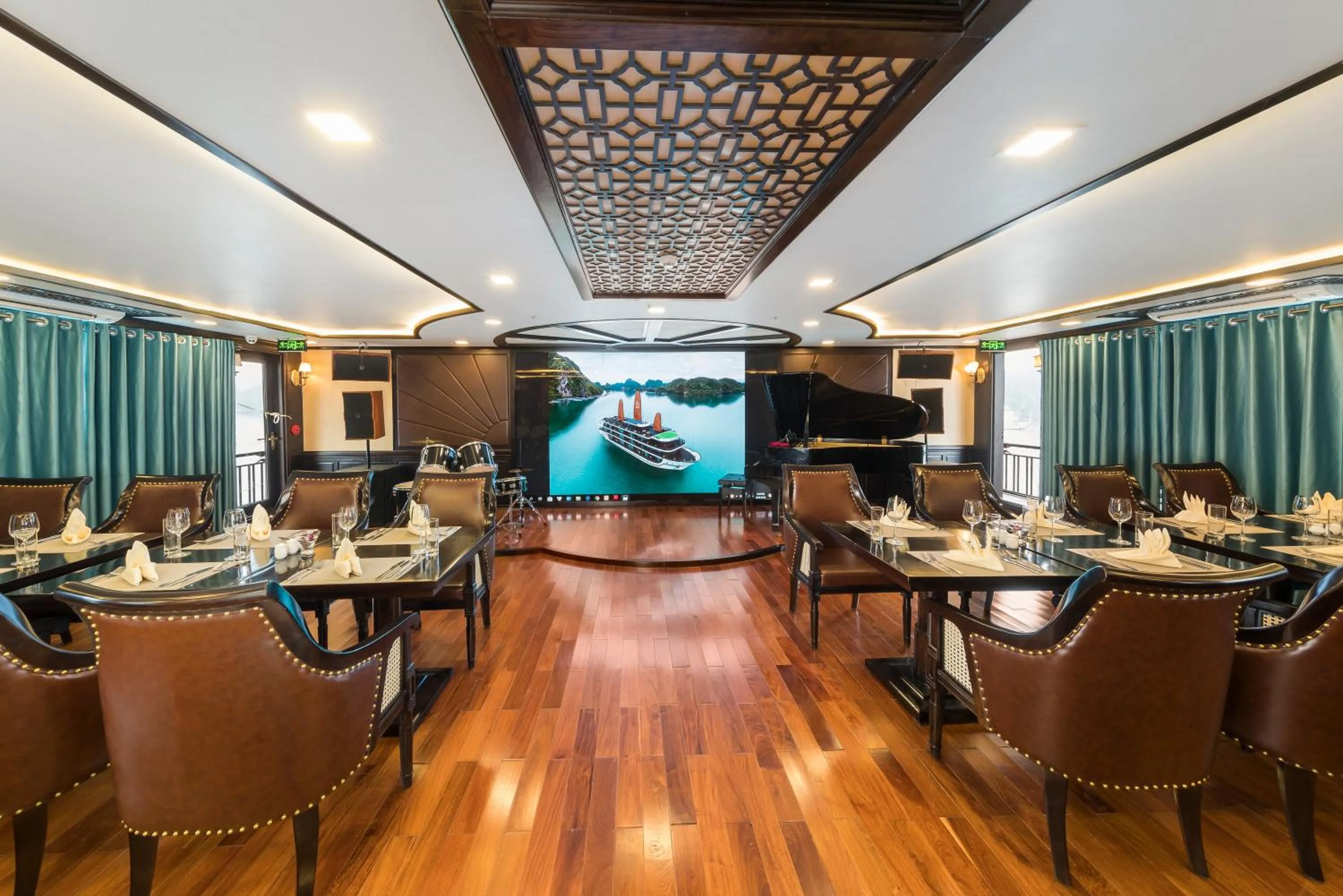 Restaurant/places to eat in La Regina Legend Cruise