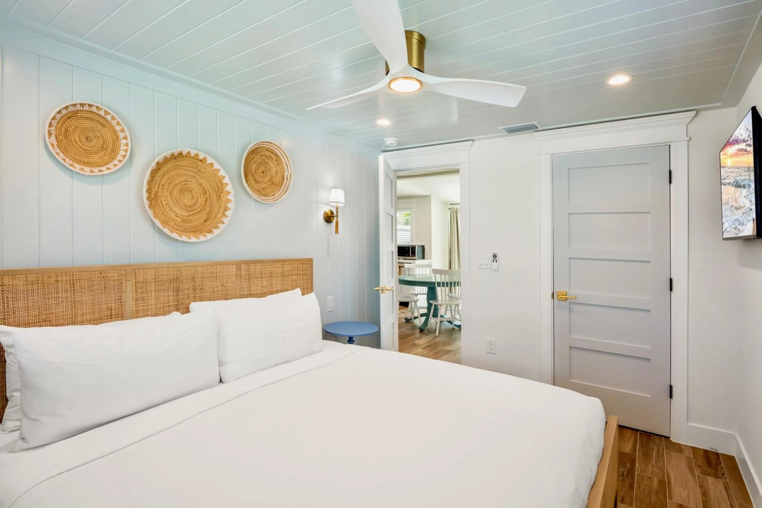 Bed in Tropical Breeze Resort