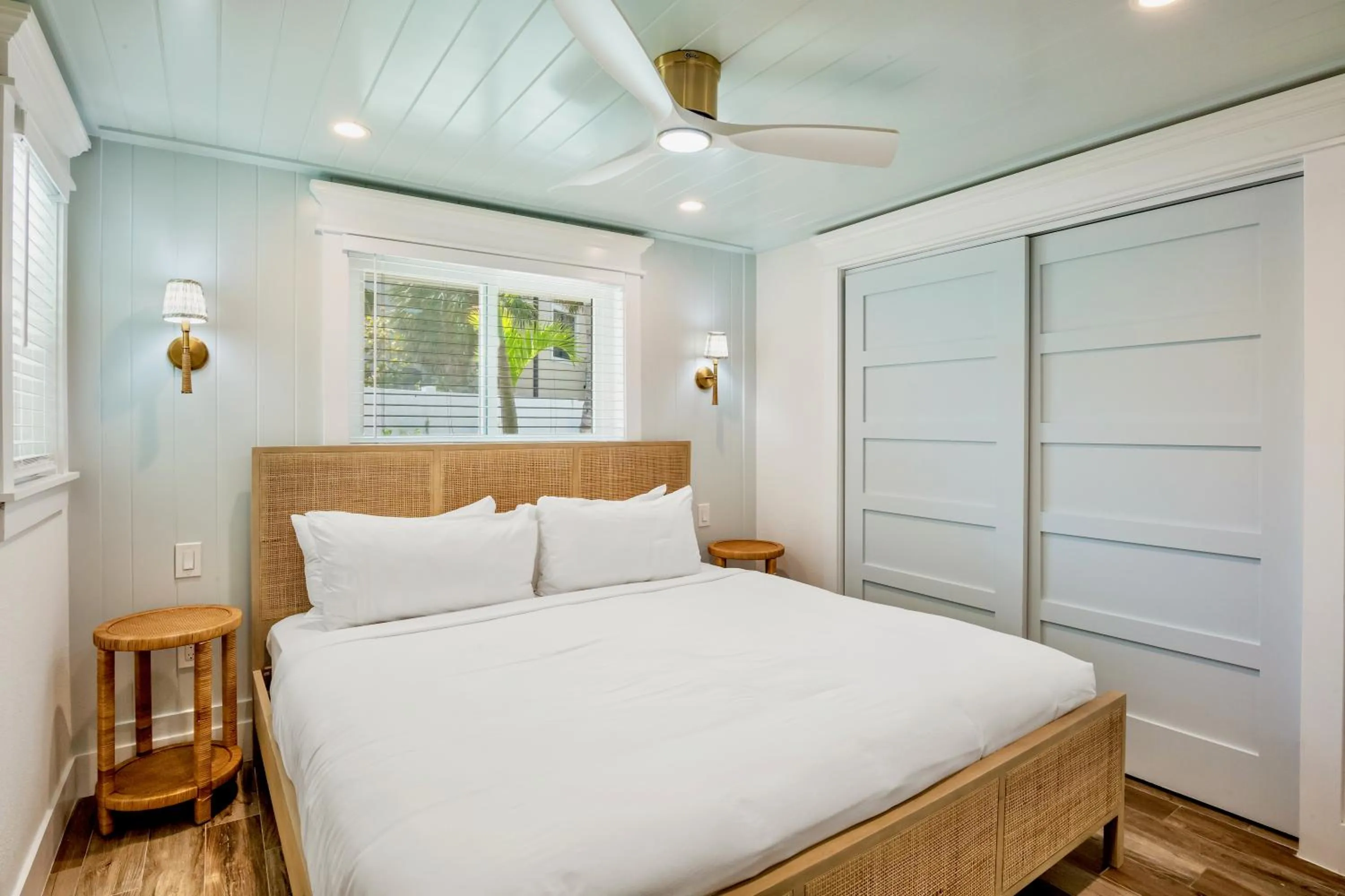 Bed in Tropical Breeze Resort