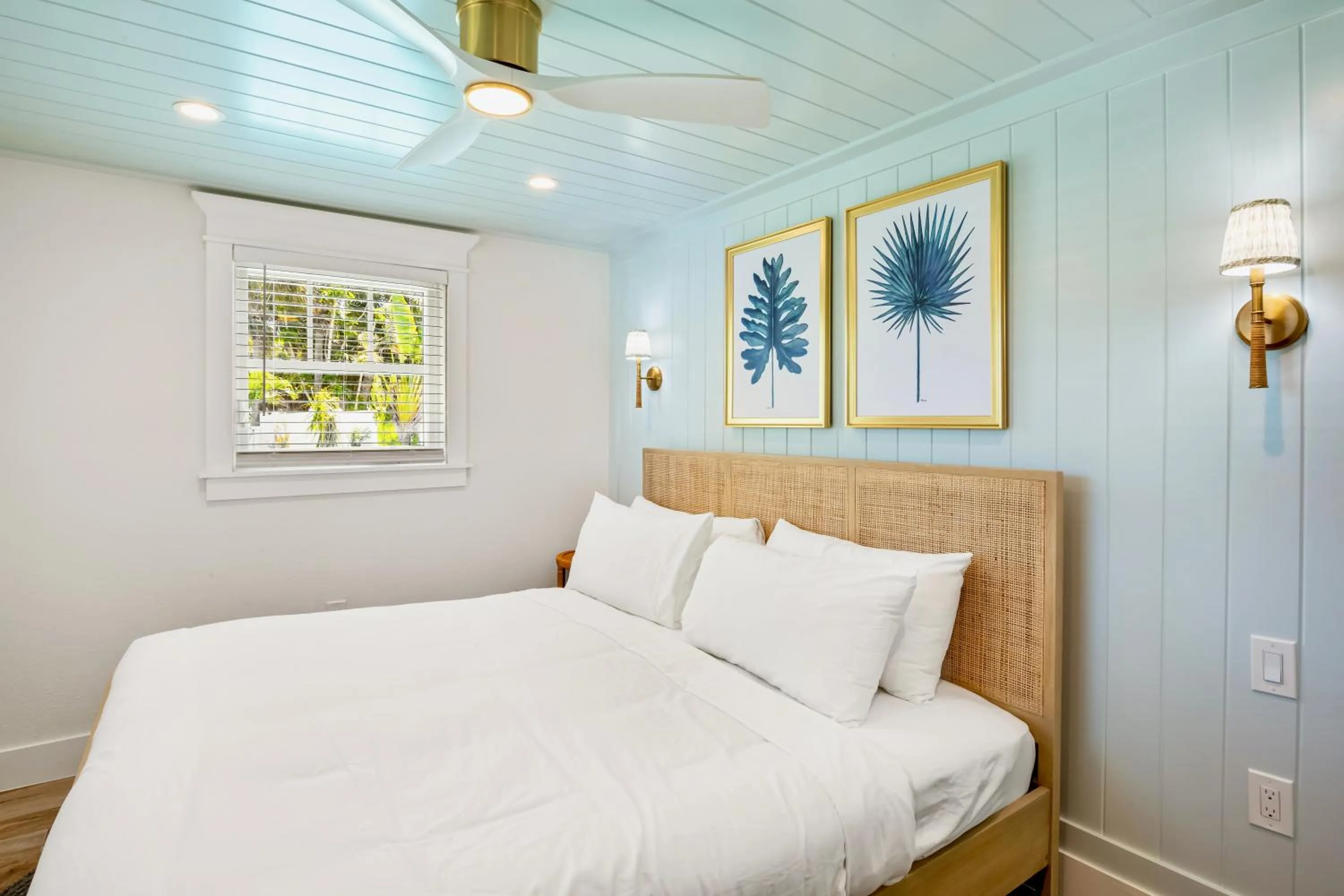 Bed in Tropical Breeze Resort