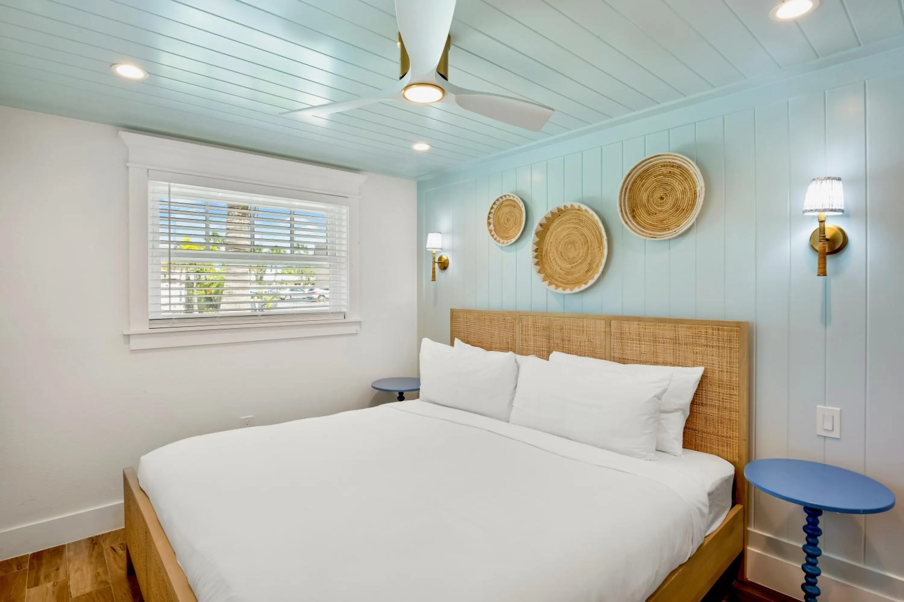 Bed in Tropical Breeze Resort