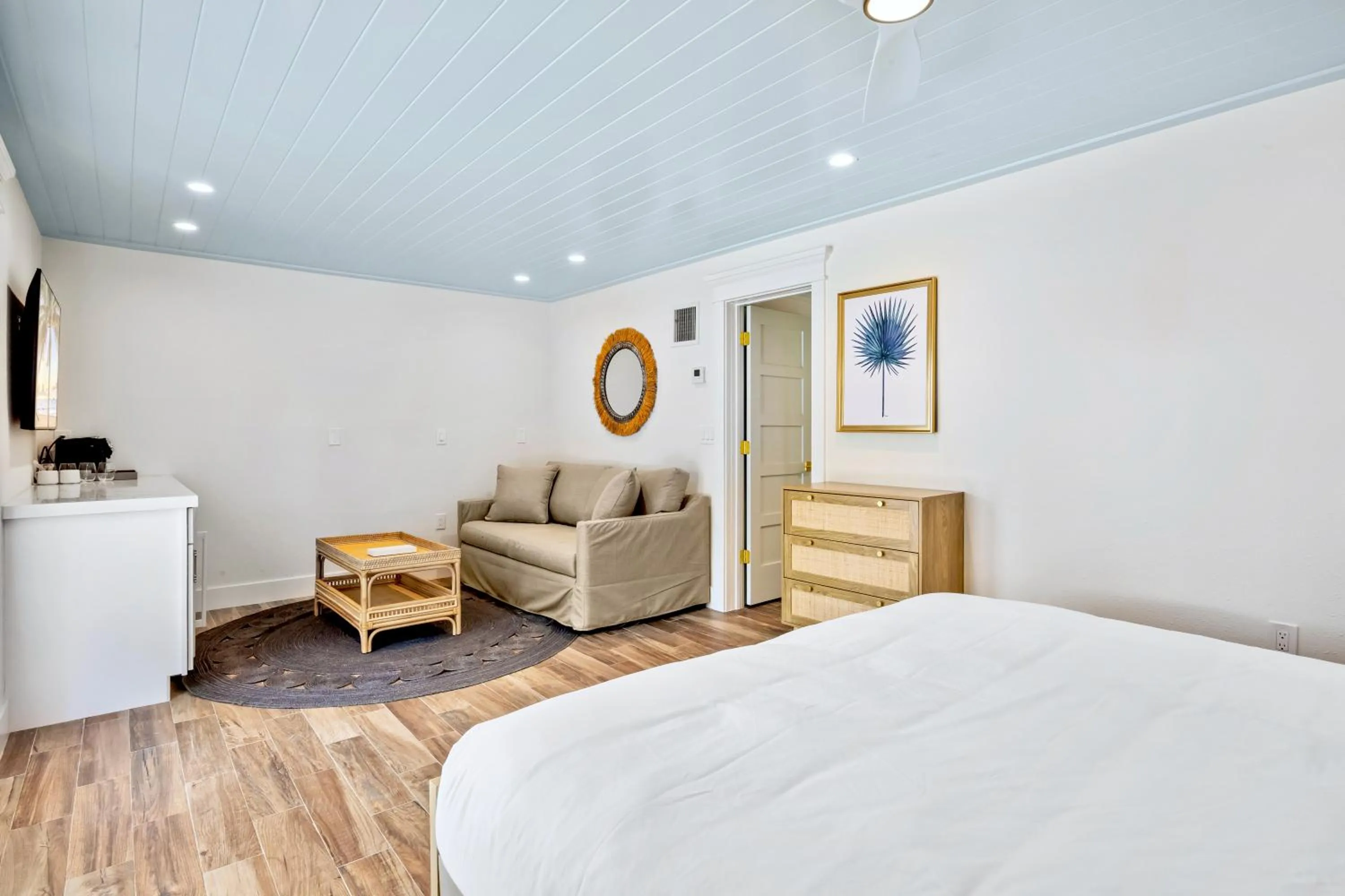 Bed in Tropical Breeze Resort