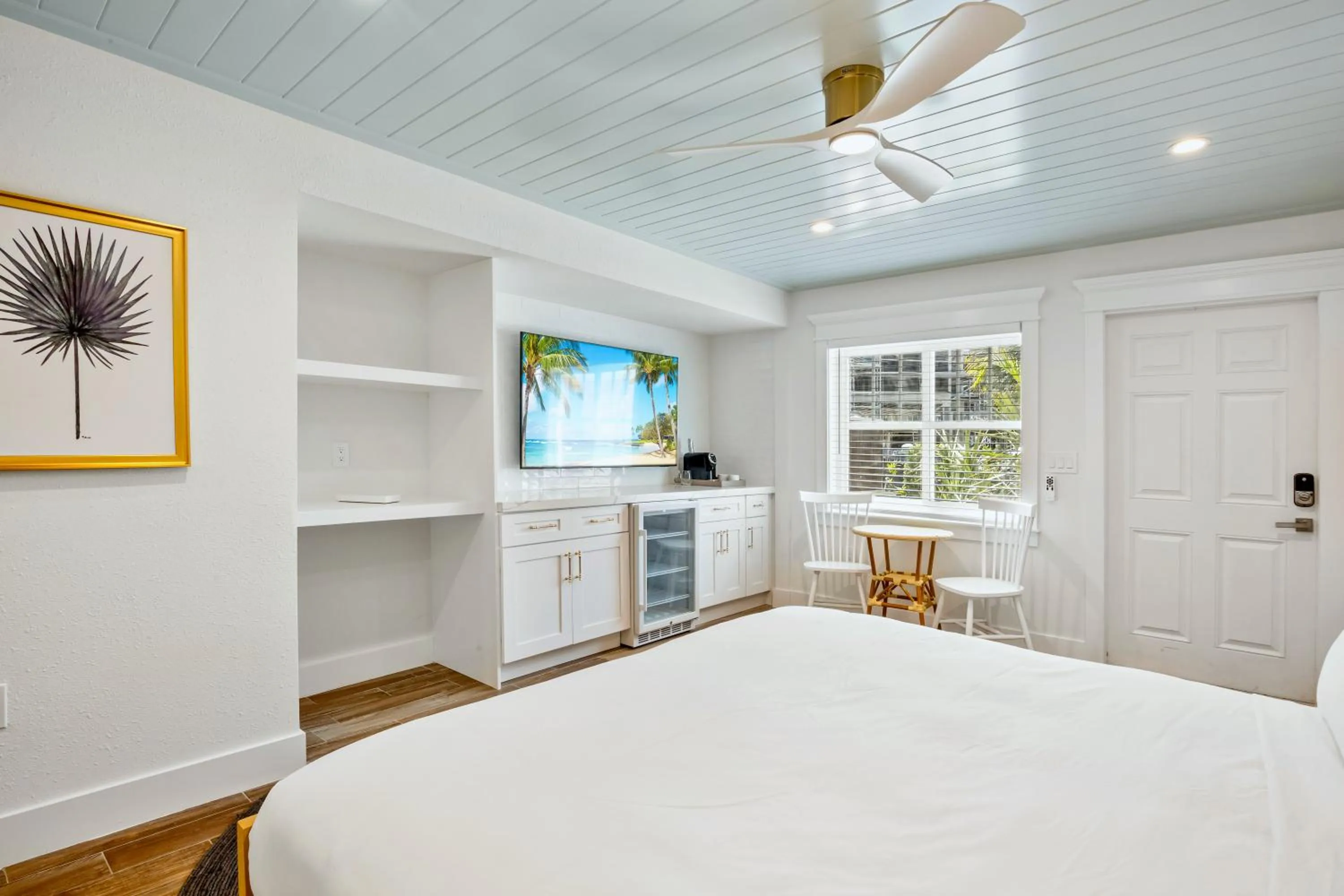 Bed in Tropical Breeze Resort