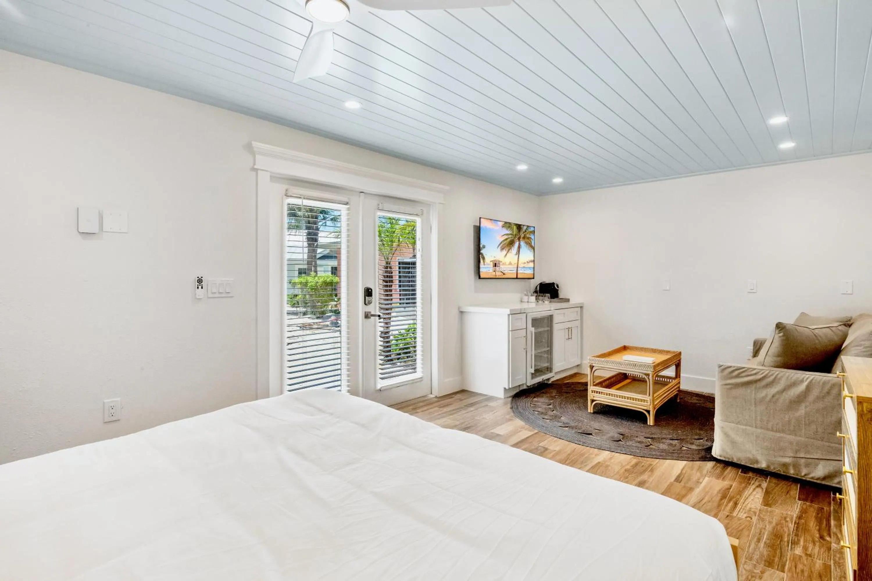 Bed in Tropical Breeze Resort