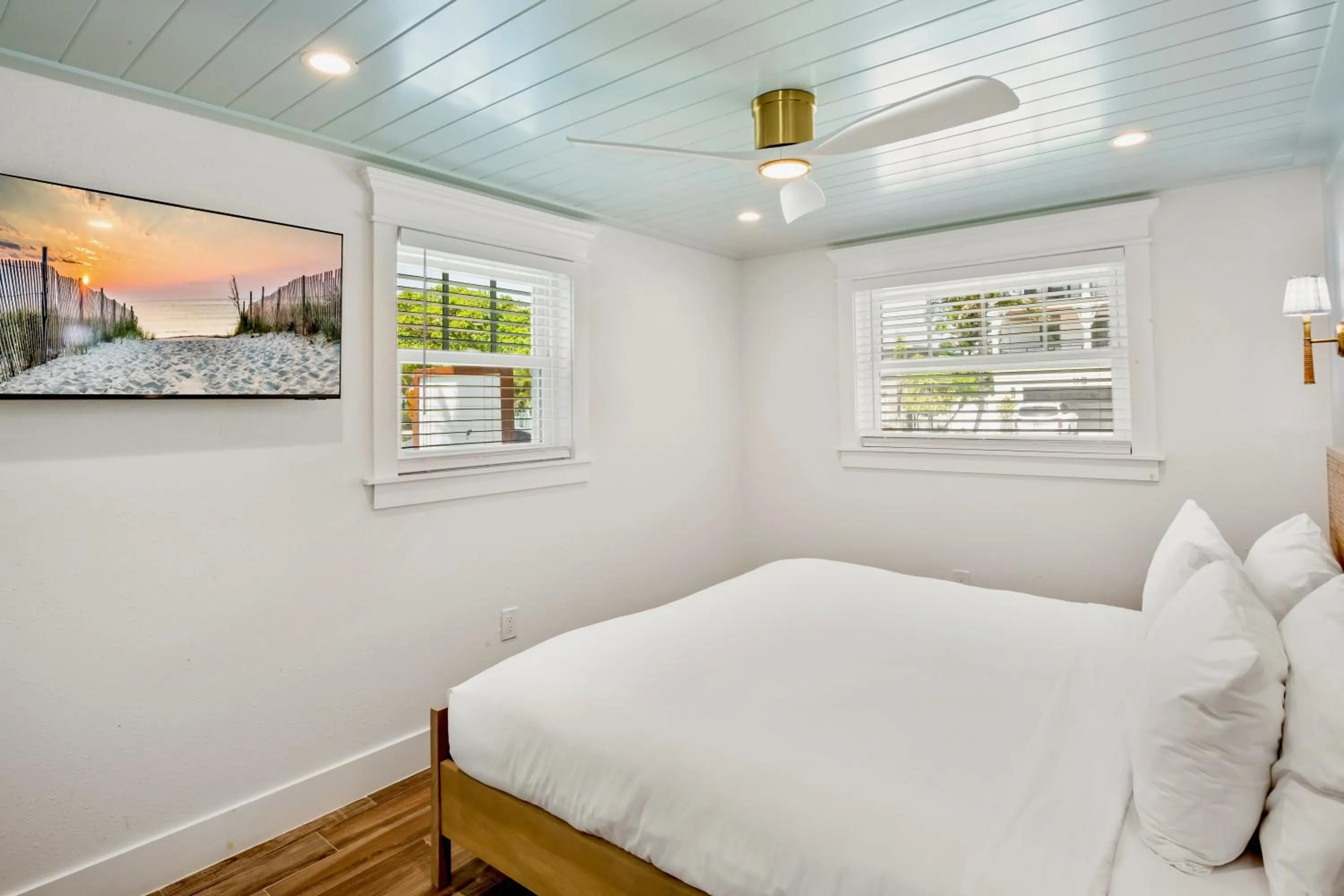 Bed in Tropical Breeze Resort