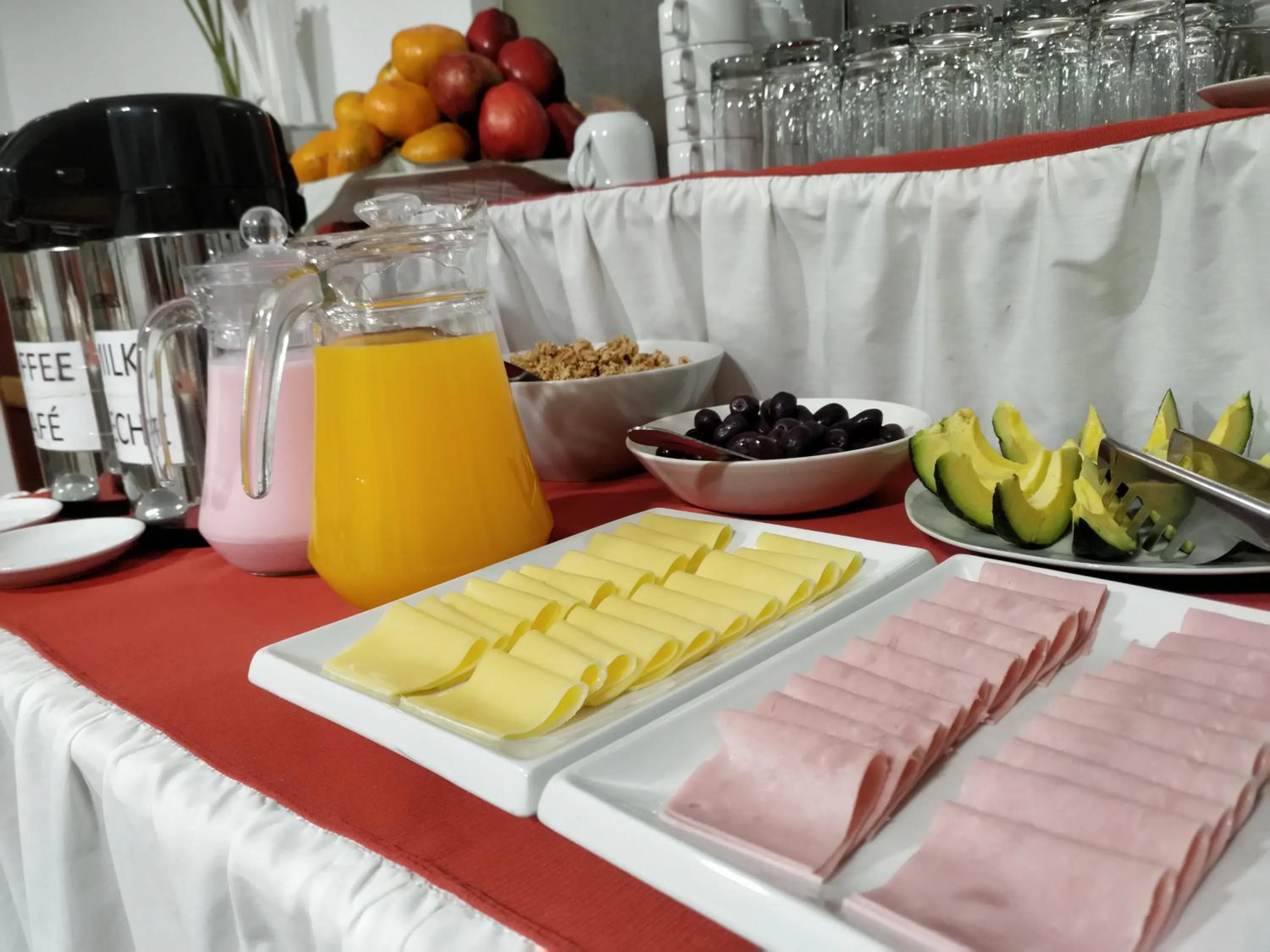 Buffet breakfast in Viandina Machupicchu