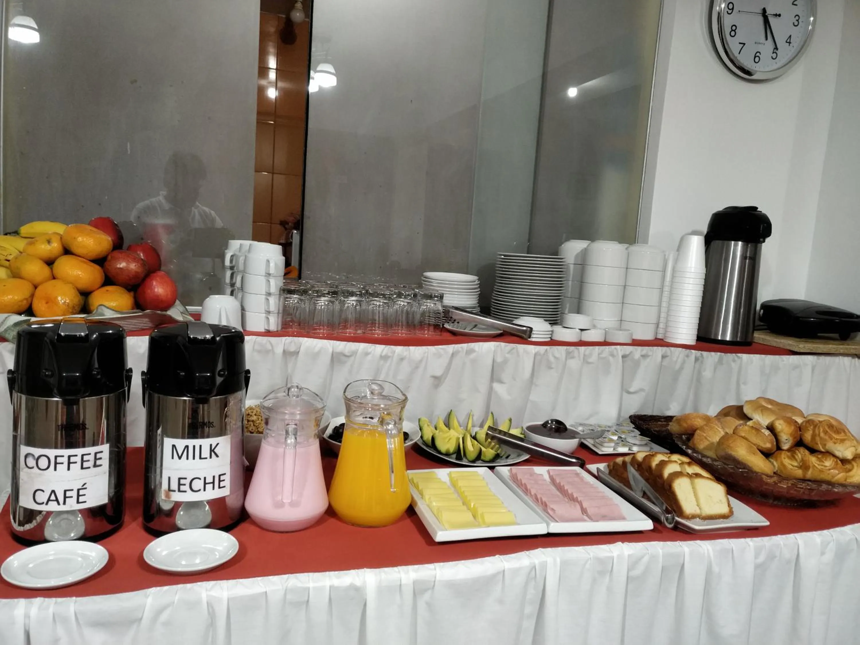 Buffet breakfast in Viandina Machupicchu