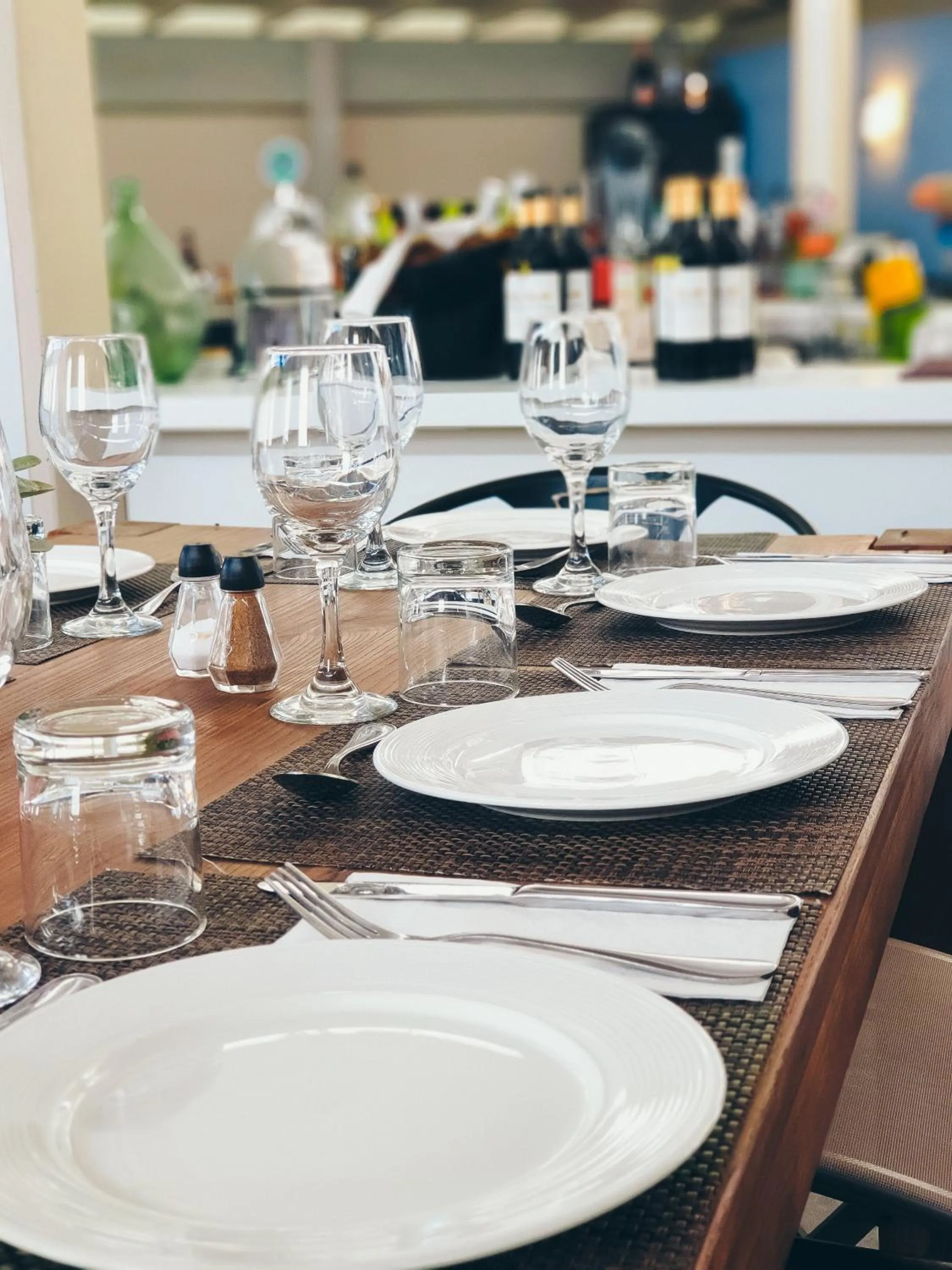 Restaurant/places to eat in Hommage Hotel & Residences