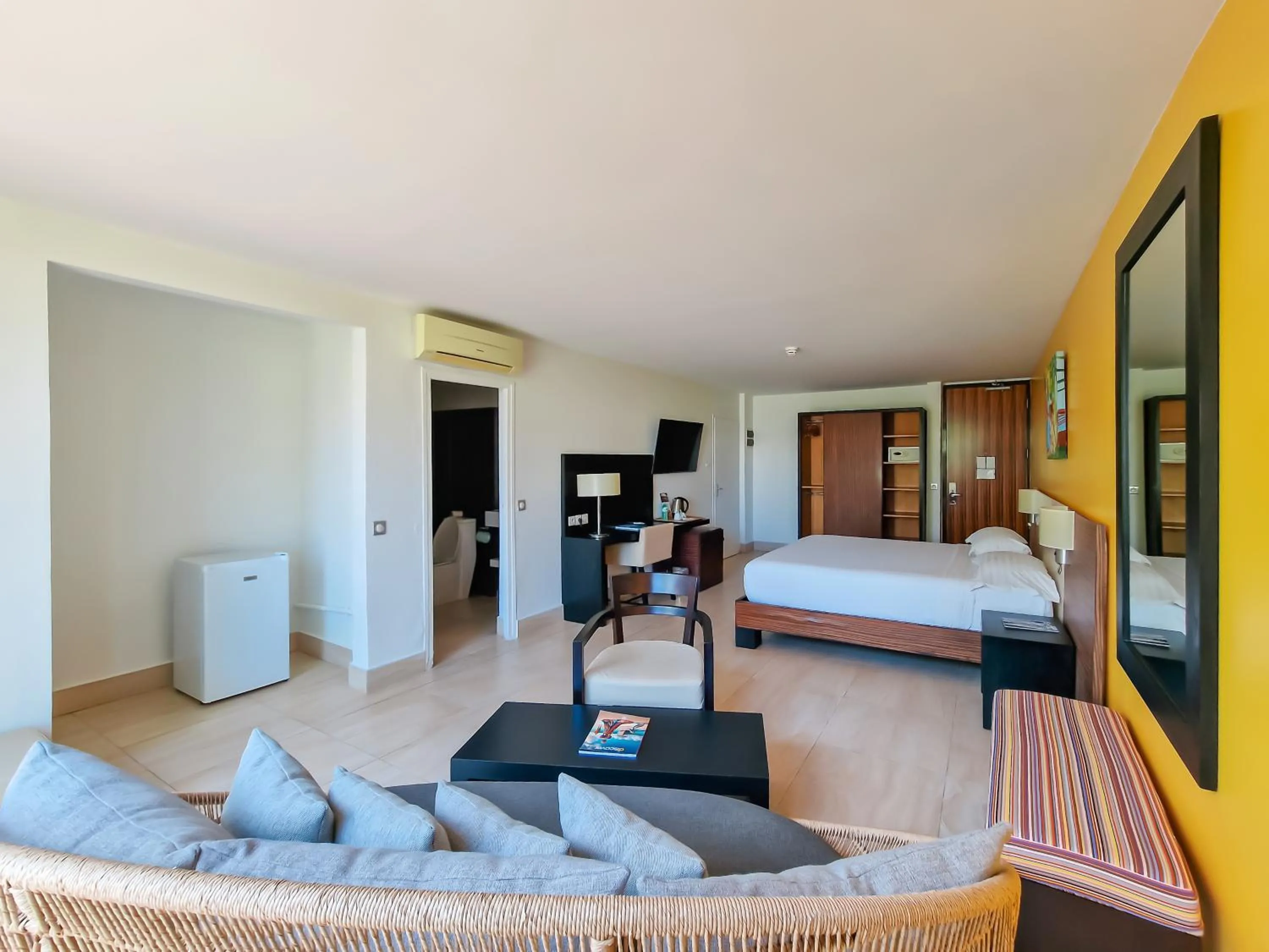 Bedroom, Bed in Hommage Hotel & Residences