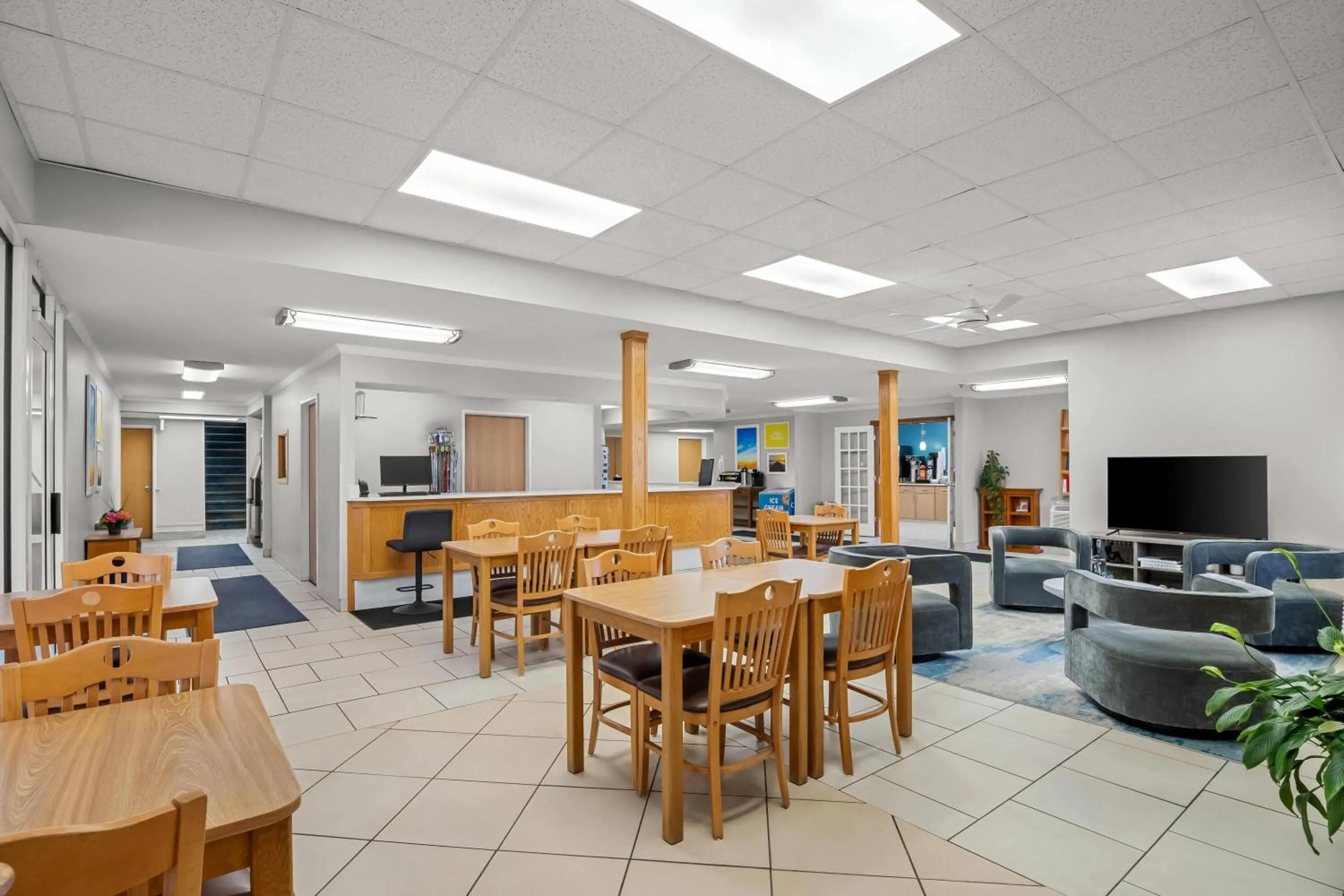 Restaurant/places to eat in Days Inn by Wyndham Imlay City