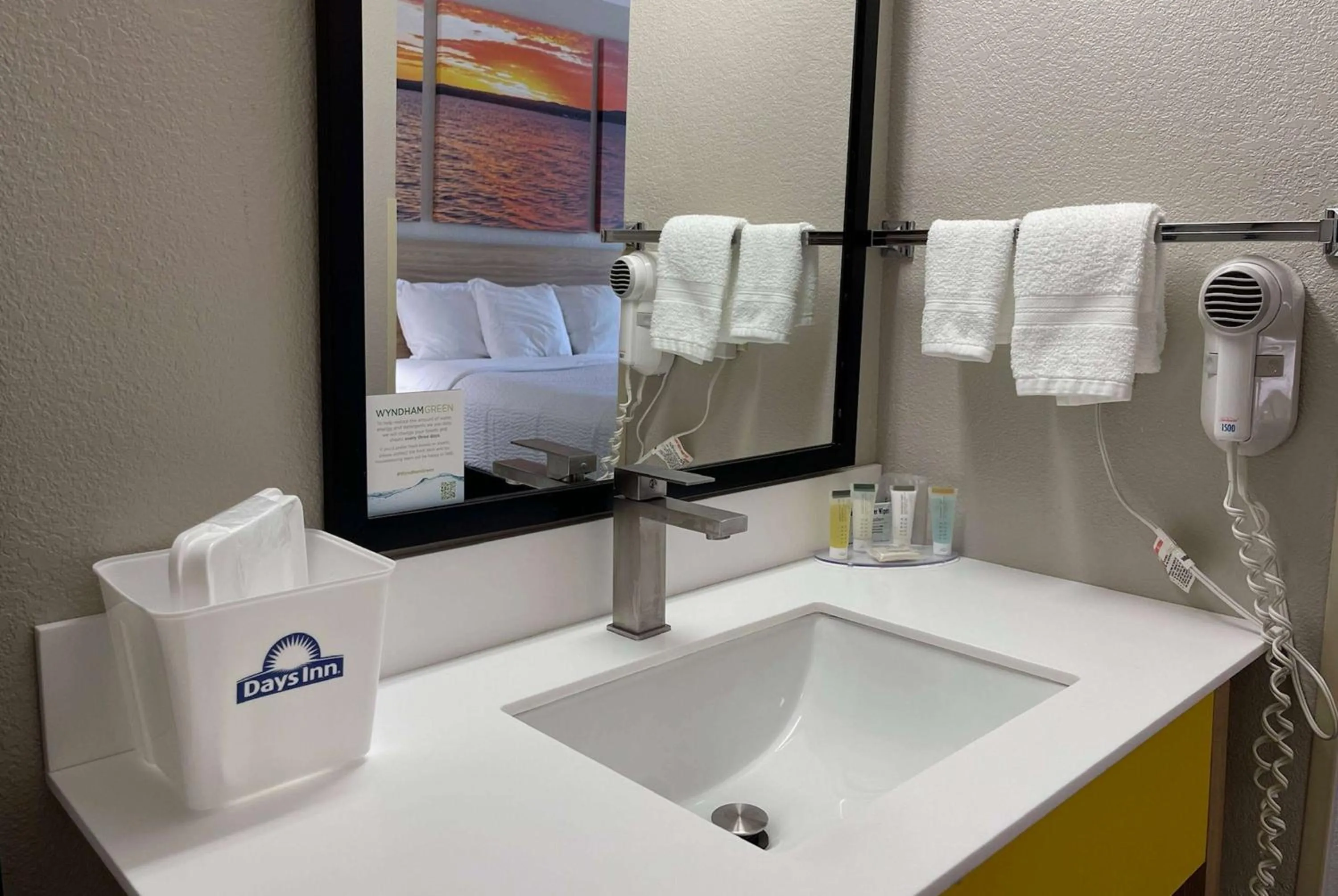 TV and multimedia in Days Inn by Wyndham Imlay City