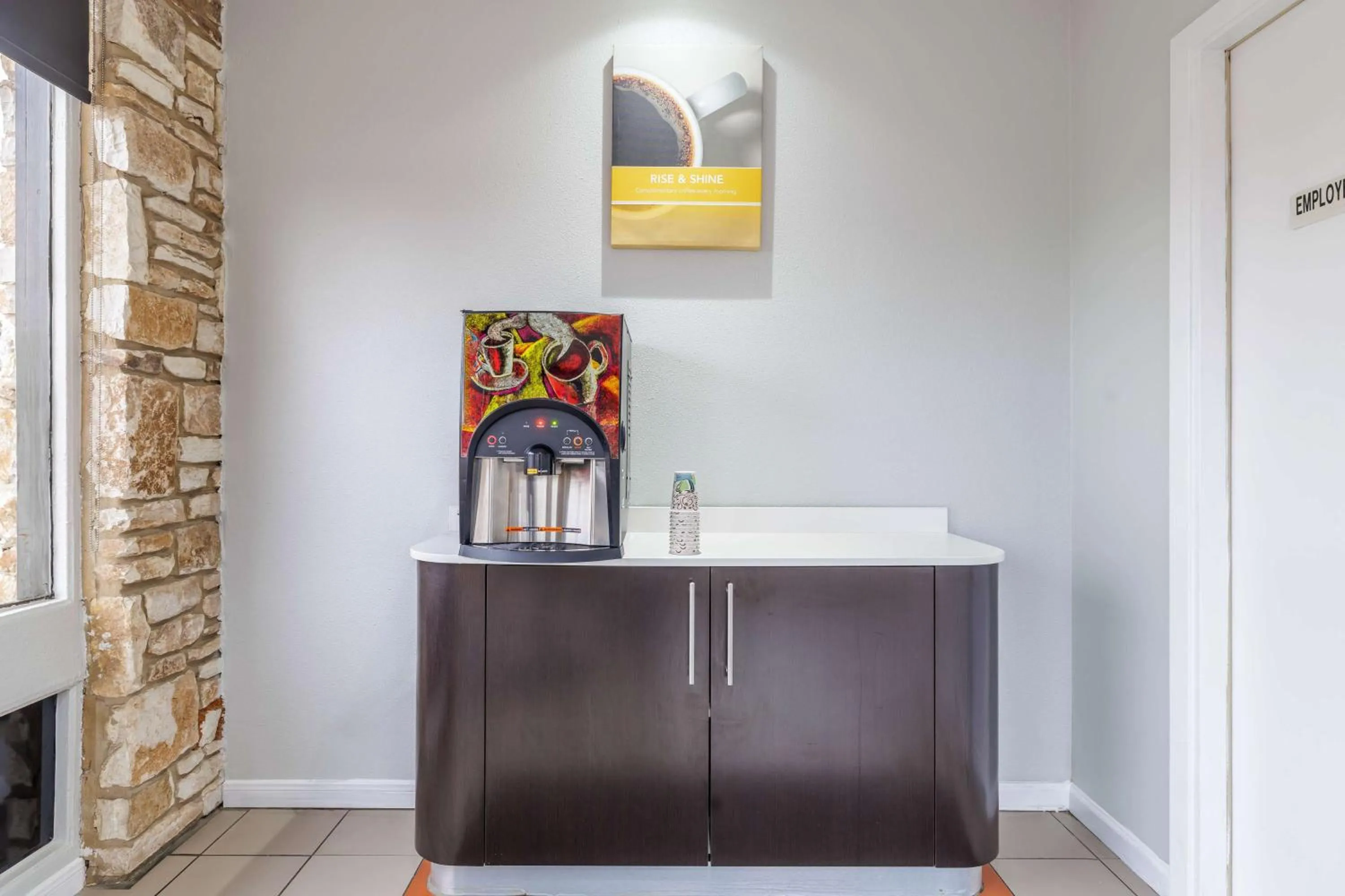 Restaurant/places to eat in Motel 6 Boerne TX